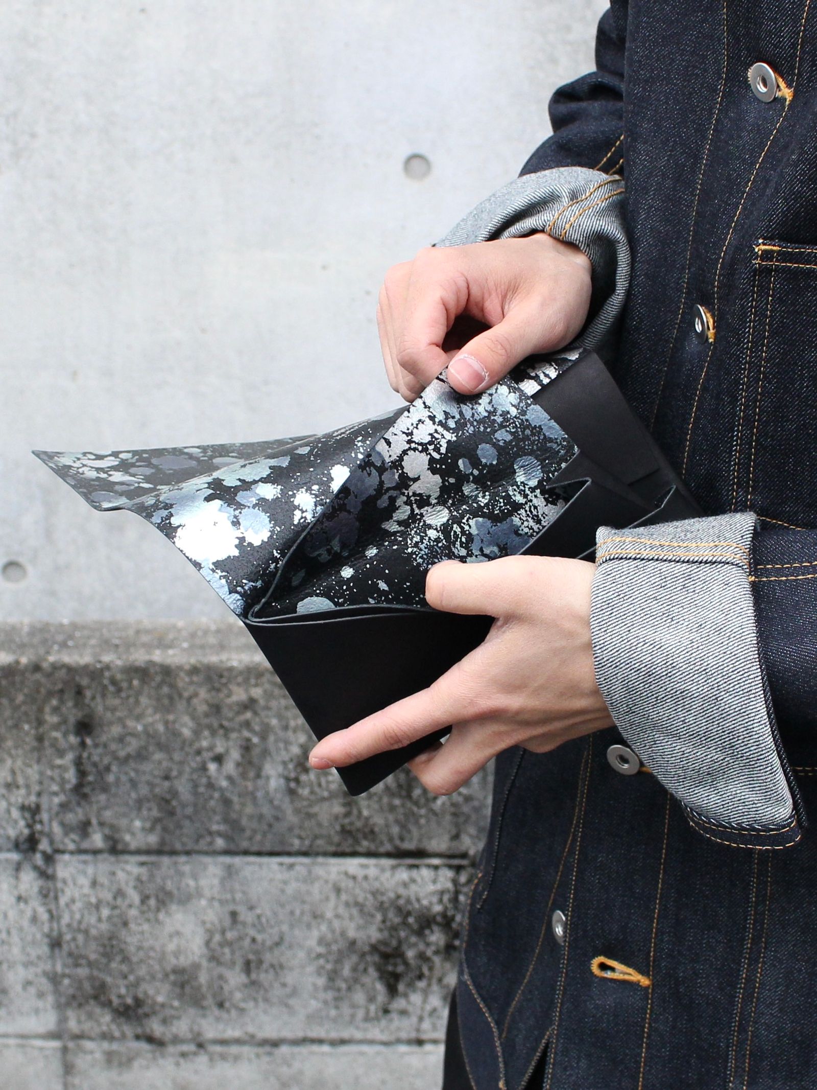 スプレー ロングウォレット / LONG WALLET / ブラック × シルバー