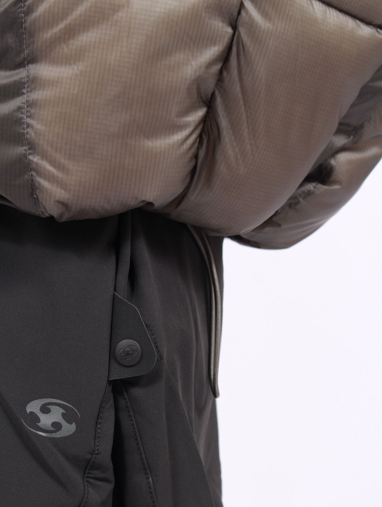 【25AW】シェード パファー ジャケット ダウン / SHADE PUFFER JACKET / チャコール