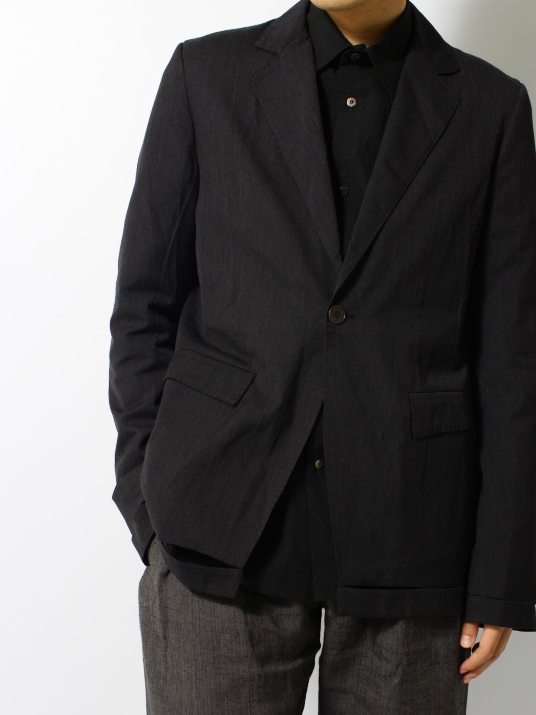 【25SS】モデュラー ハンドステッチ ヘム ジャケット / MODULAR HAND STITCHED HEM JACKET / ダークグレイ