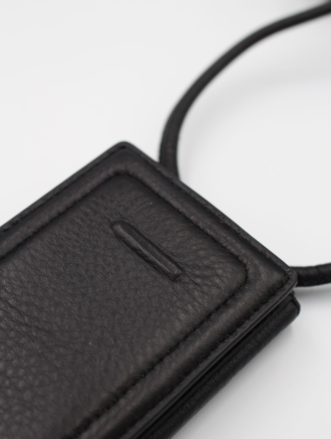 レザーストラップ付アイフォンアクセサリー ウォレット / STRAPPED ACCESSORY WALLET / ブラック