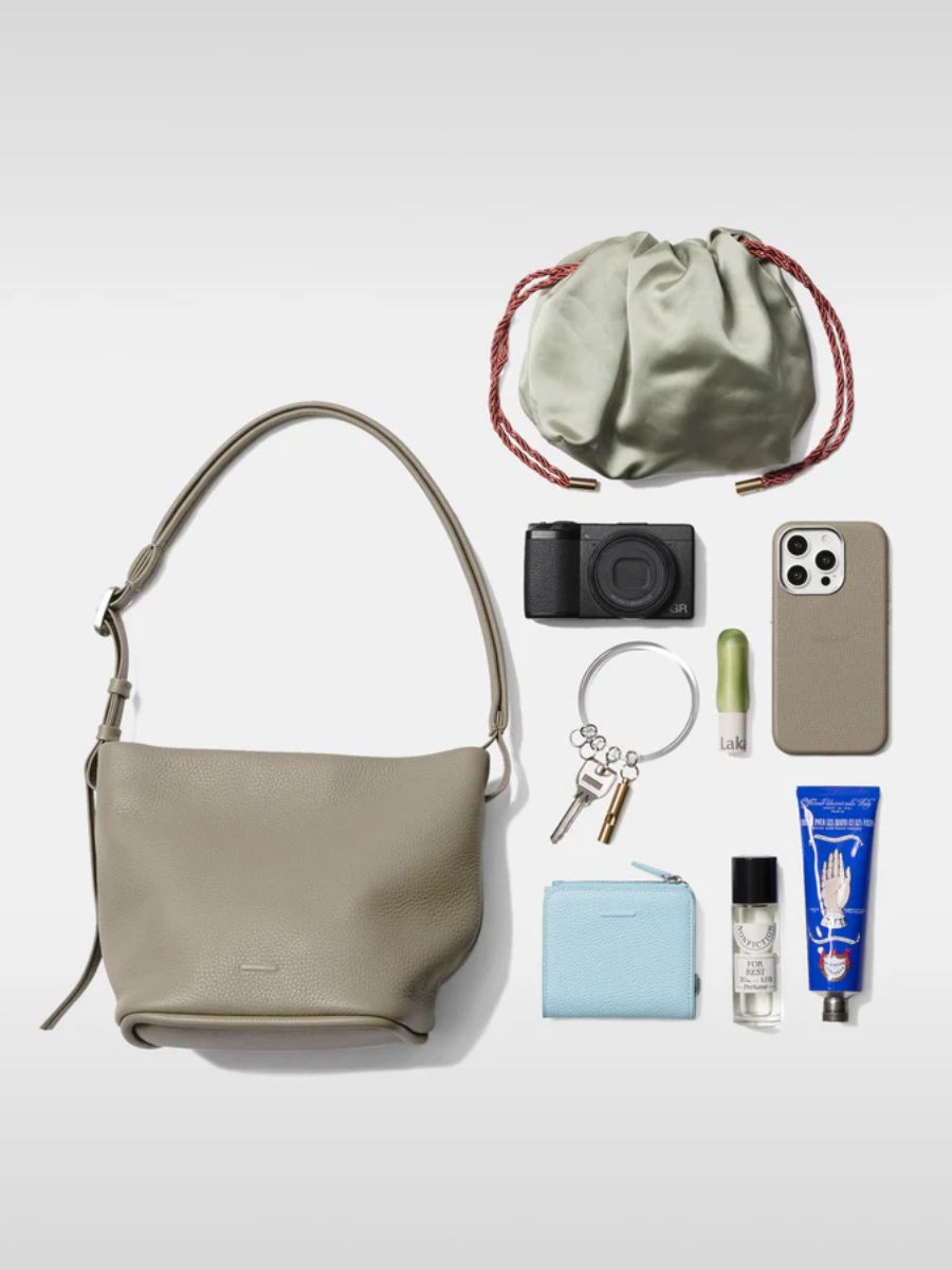 エッセンシャル デイリー レザー ホーボー ミニ / ESSENTIAL DAILY LEATHER HOBO SMALL / ブラック