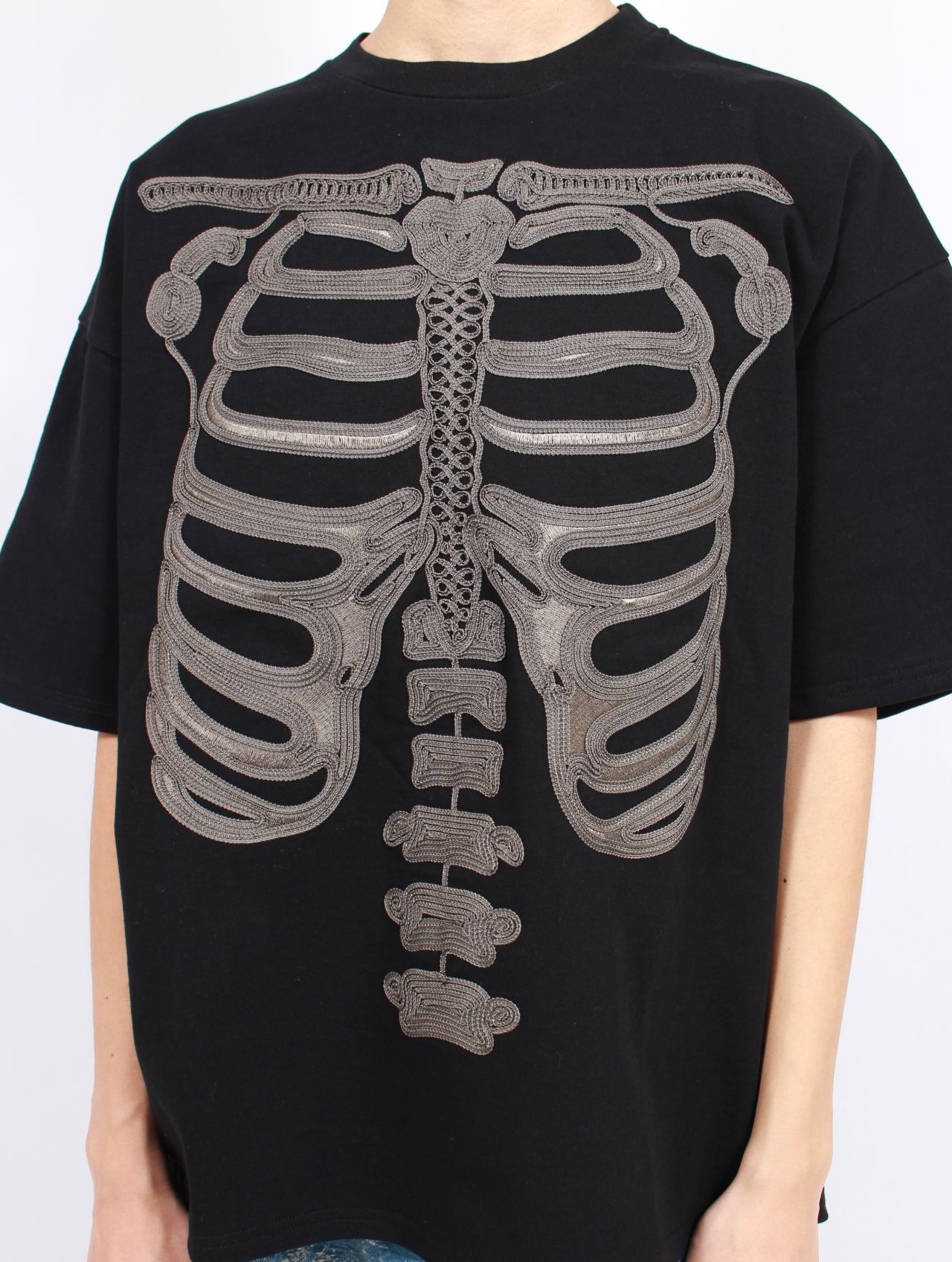 【25SS】コード 刺繍 Tシャツ 'ボーンズ 半袖 カットソー / CORD EMBROIDERED T-SHIRT 'BONES / ブラック