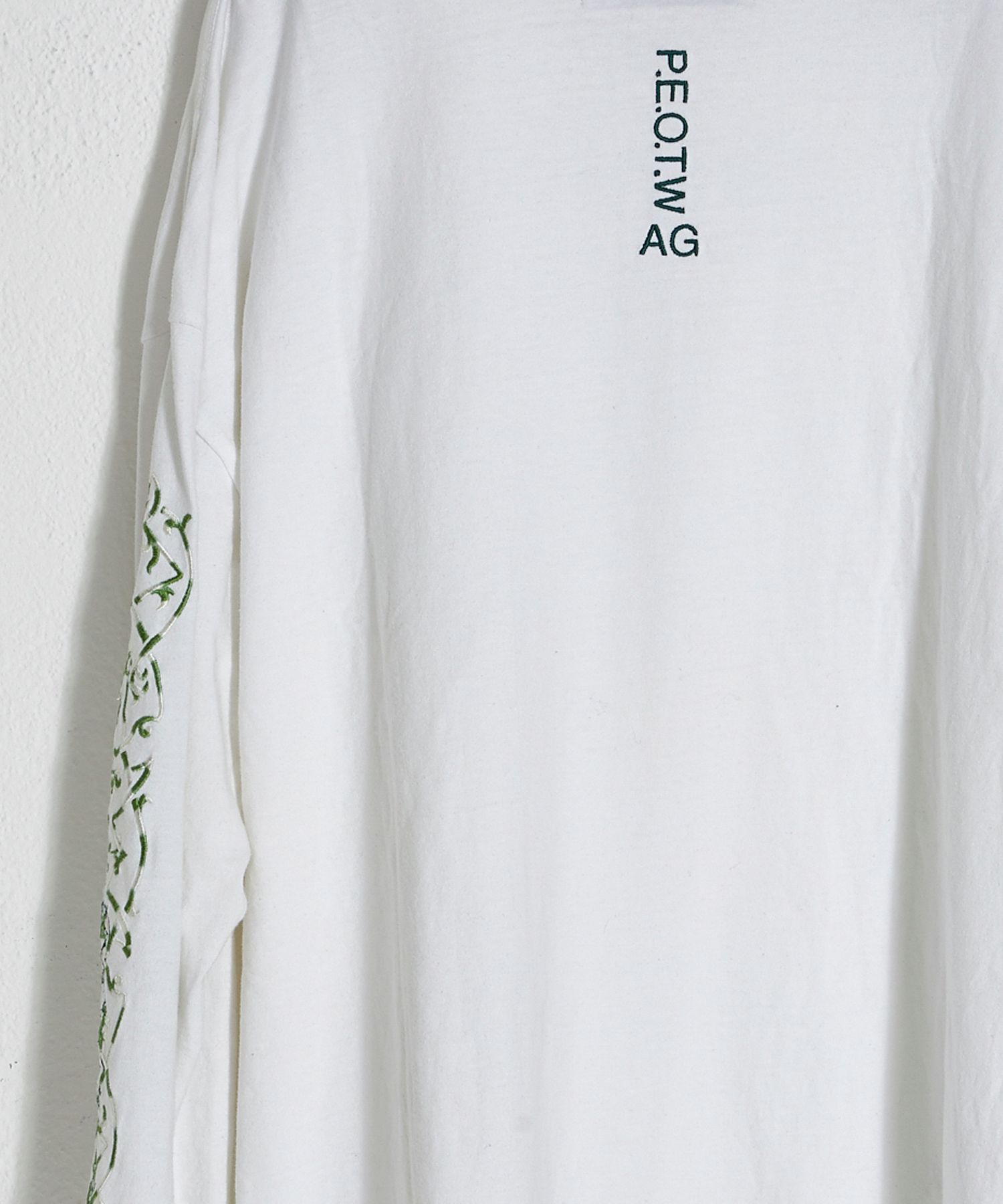 袖刺繍 ドロップショルダー 長袖Tシャツ L/S "embroidery / ホワイト