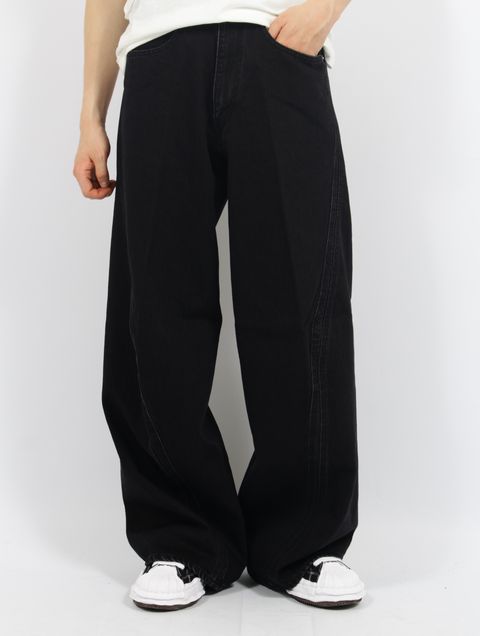 【26SS】3D ツイステッド ワイド レッグ ジーンズ デニム パンツ / 3D TWISTED WIDE LEG JEANS / FADED BLACK(ブラック)