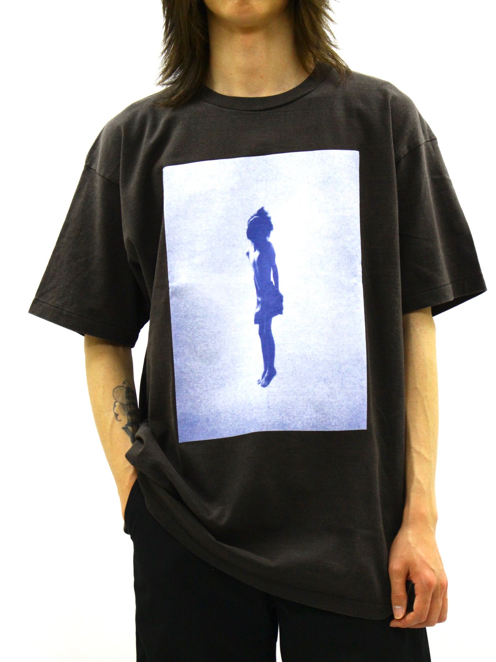 【26SS】ティム・バーバー フォトグラフ ボーイ Tシャツ オニータ / Tim Barber Photograph BOY T-SHIRT ONIETA / ブラック