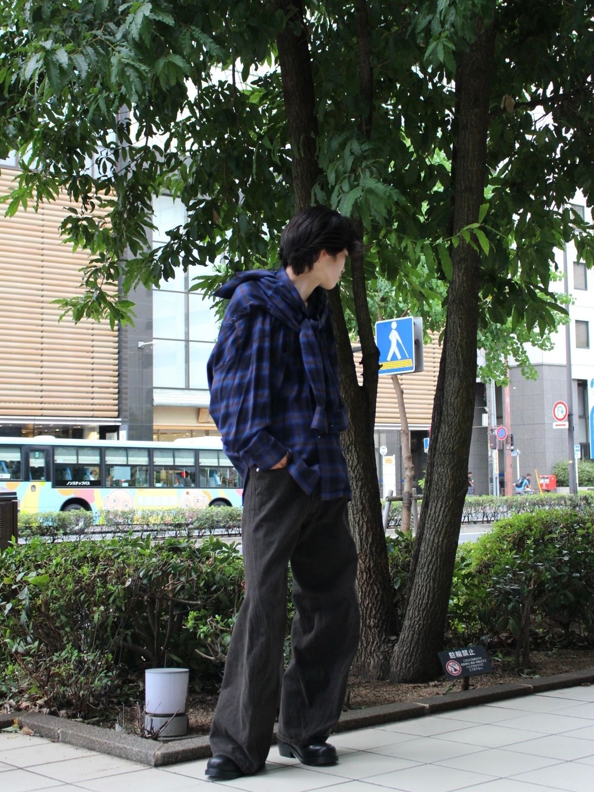 【25AW】 3D ツイステッド ワイド レッグ ジーンズ / 3D TWISTED WIDE LEG JEANS / DARK BROWN(ダーク ブラウン)