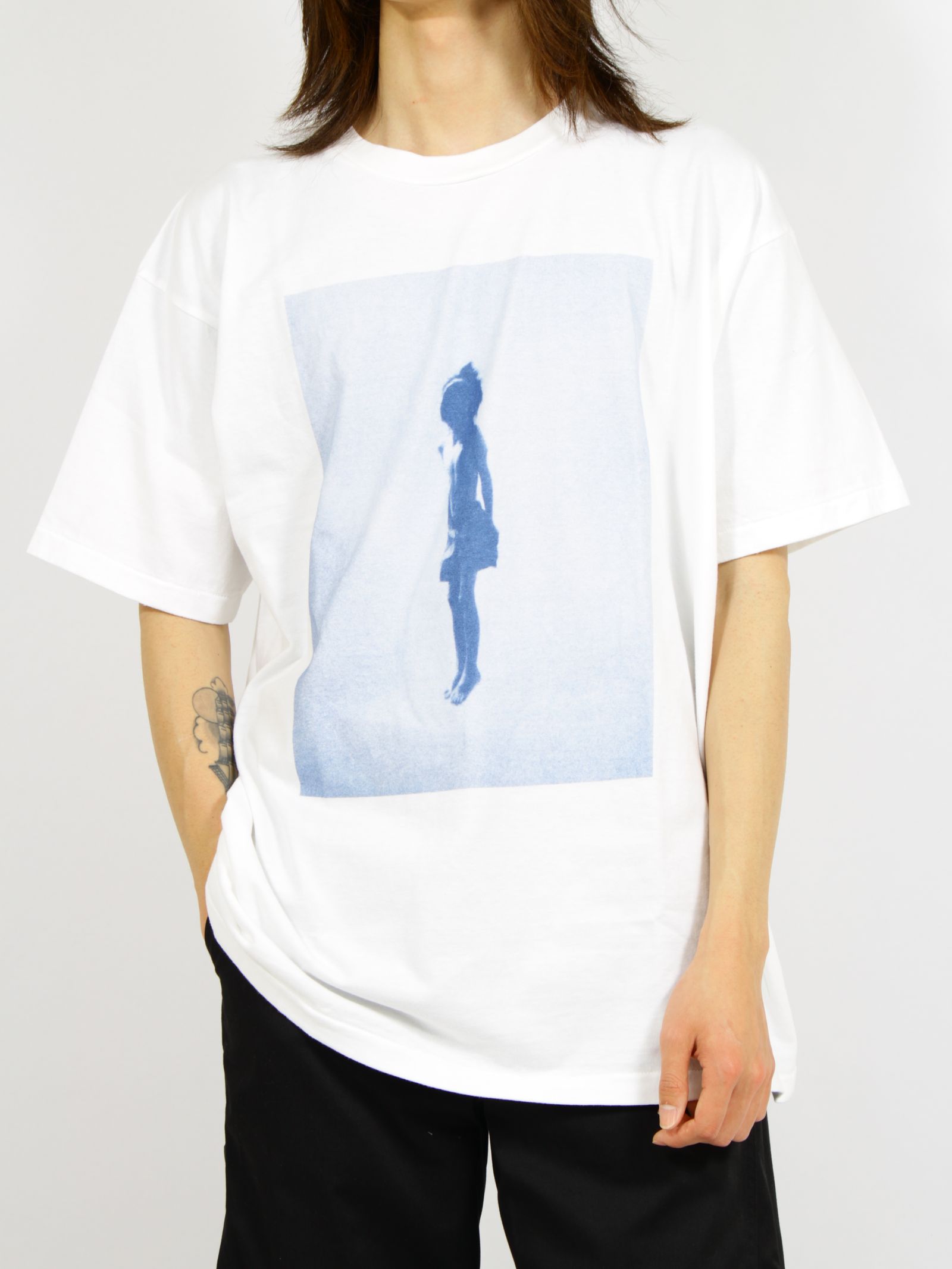 【26SS】ティム・バーバー フォトグラフ ボーイ Tシャツ オニータ / Tim Barber Photograph BOY T-SHIRT ONIETA / ホワイト