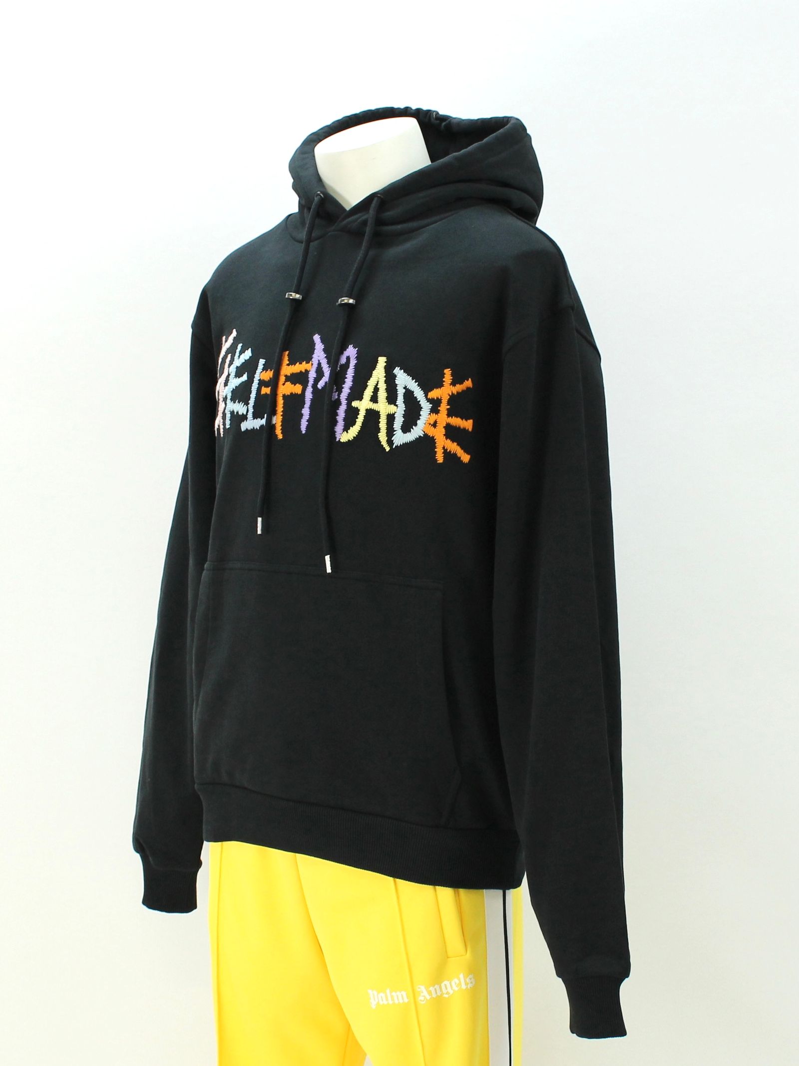 刺繍ロゴ フーディー / BLACK HOODIE WITH MULTICOLOR LOGO / ブラック × マルチ