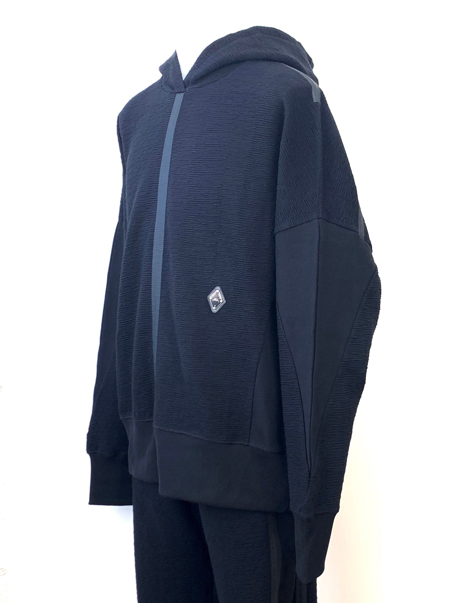 パネルロゴ フーディー / Knitted TEXTURED HOODY / ブラック × シルバー