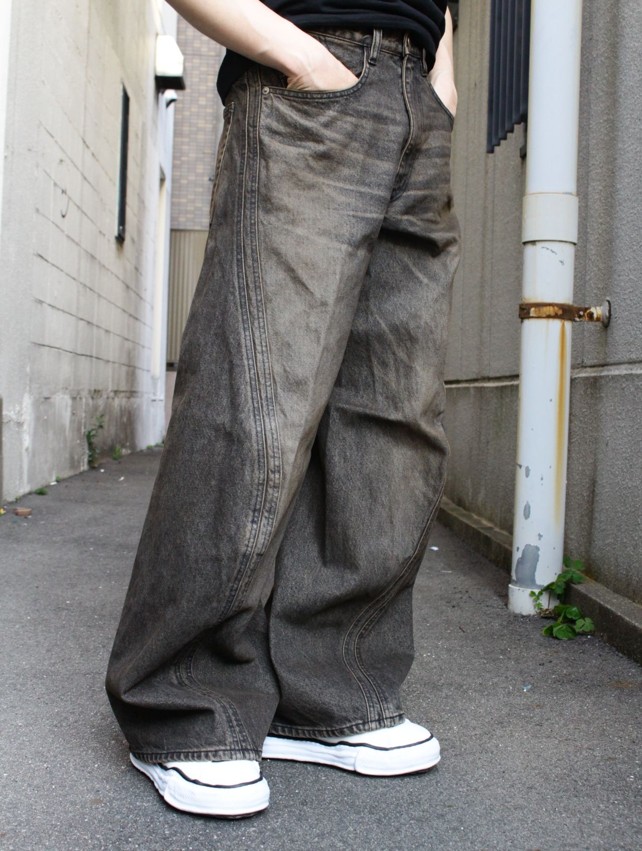 NVRFRGT - 【残りわずか】3D Twisted Wide Leg Jeans | ACRMTSM