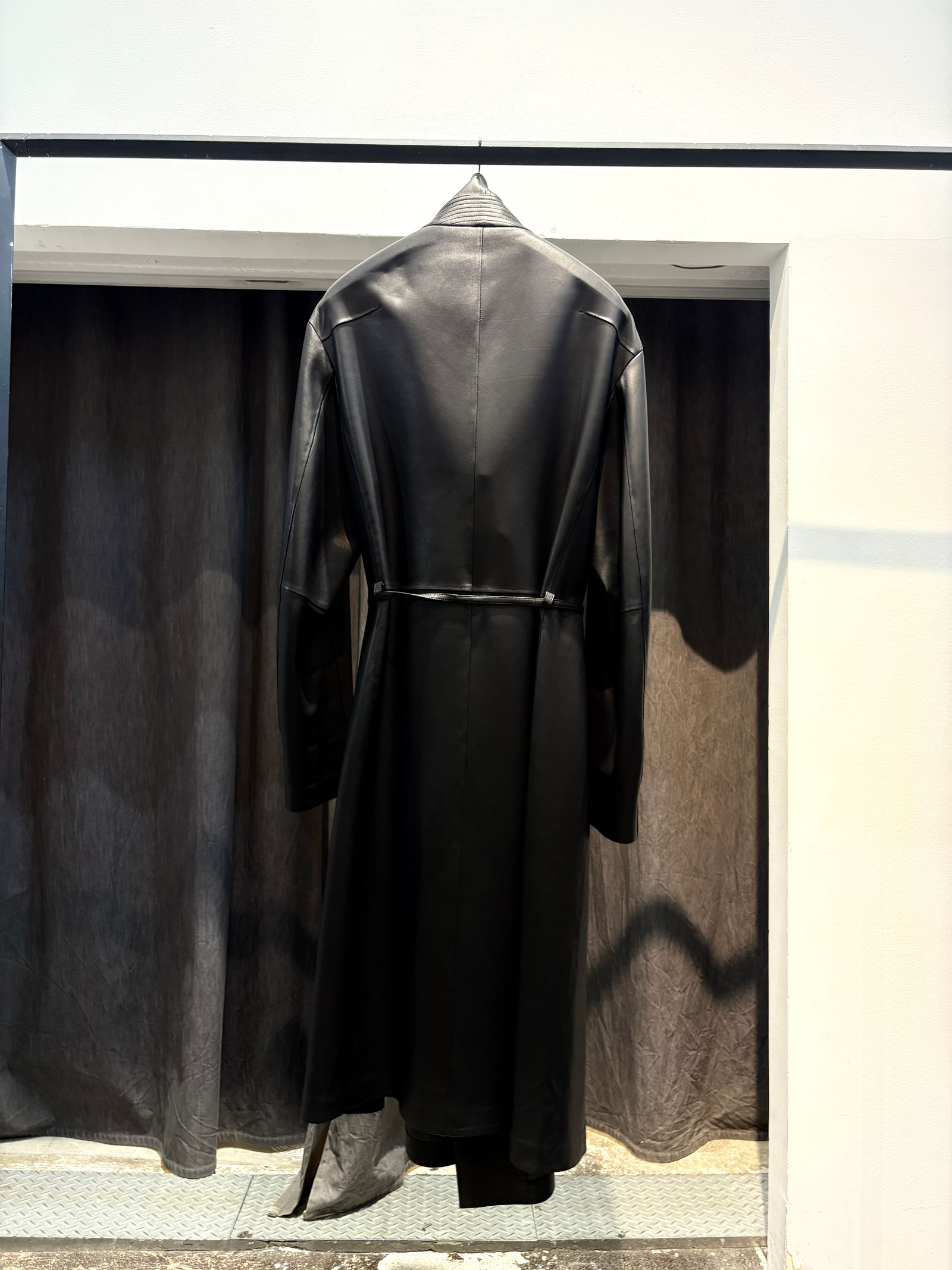 【27SS】アンライニング シープ レザー コート トレンチコート / UNLINED SHEEP LEATHER COAT / ブラック