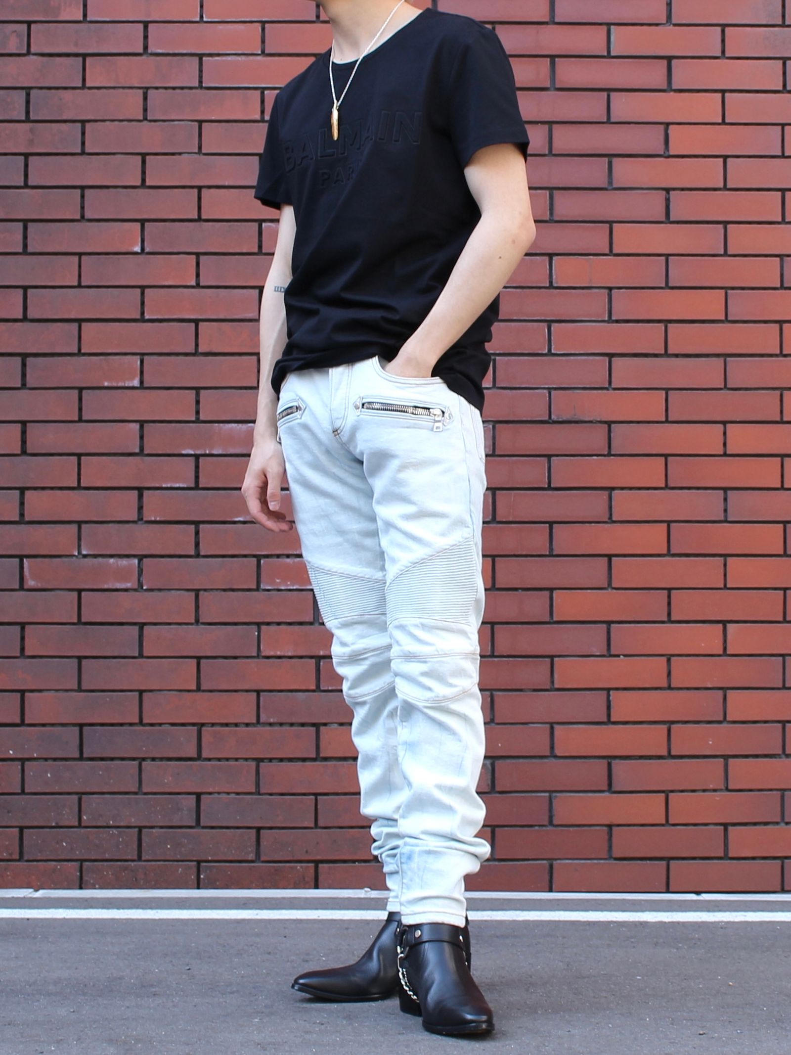 エンボスロゴ Tシャツ / EMBOSS LOGO T-SHIRT / ブラック