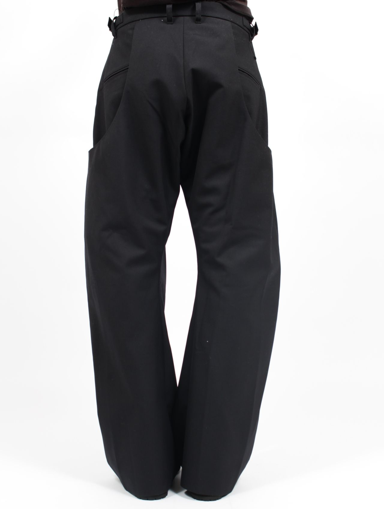 【25AW】 カーブド レッグ ユーティリティ トラウザーズ / CURVED LEG UTILITY TROUSERS / BLACK(ブラック)