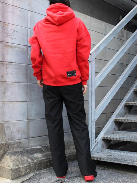 絶妙なゆるさが決め手のフーディースタイル