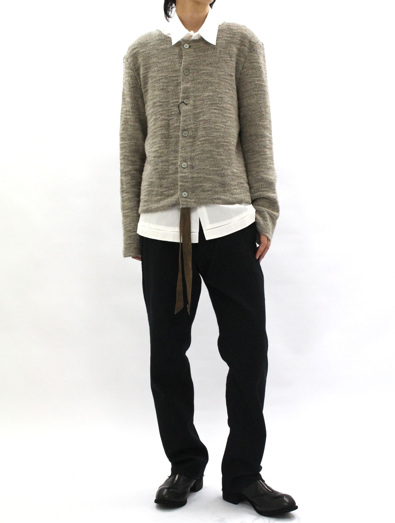 【25AW】ユニセックス ラウンド ネック ミッド フィット カーディガン / UNISEX ROUND NECK MID FIT CARDIGAN / グレイッシュ ブラウン