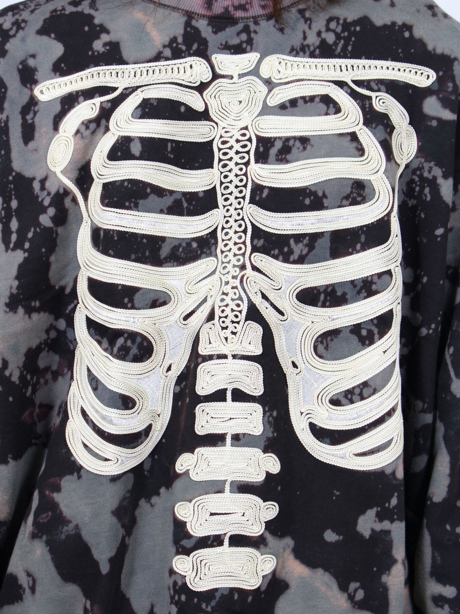 【26SS】コード 刺繍 コットン ブリーチ クルーネック セーター "ボーン" / CORD EMBROIDERED COTTON BLEACH CREWNECK SWEATER 'BONES / マルチ