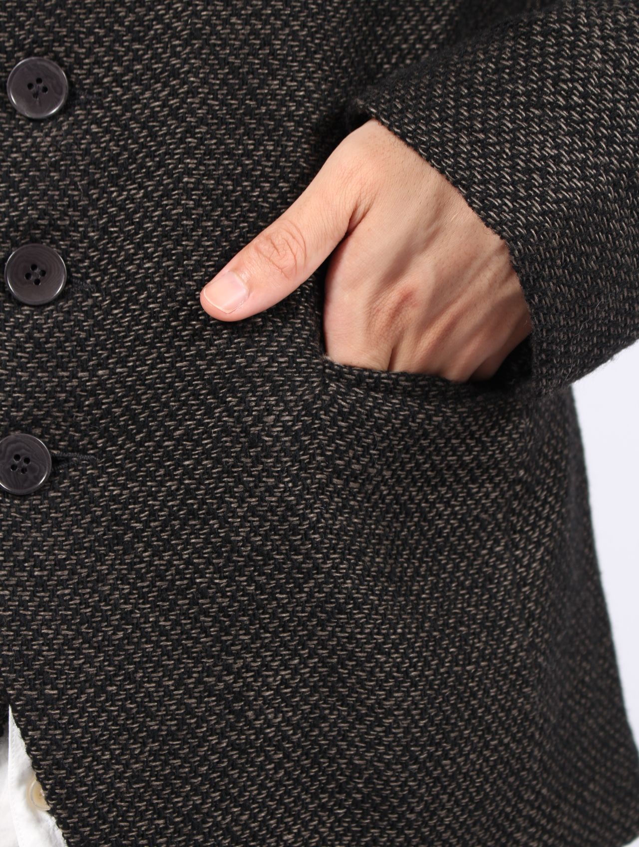 【25AW】ユニセックス フィット ラウンド ネック ショート ジャケット ウィズ 925 シルバー フック クローザー / UNISEX FITTED ROUND NECK SHORT JACKET WITH 925 SILVER HOOK CLOSER / オフブラック
