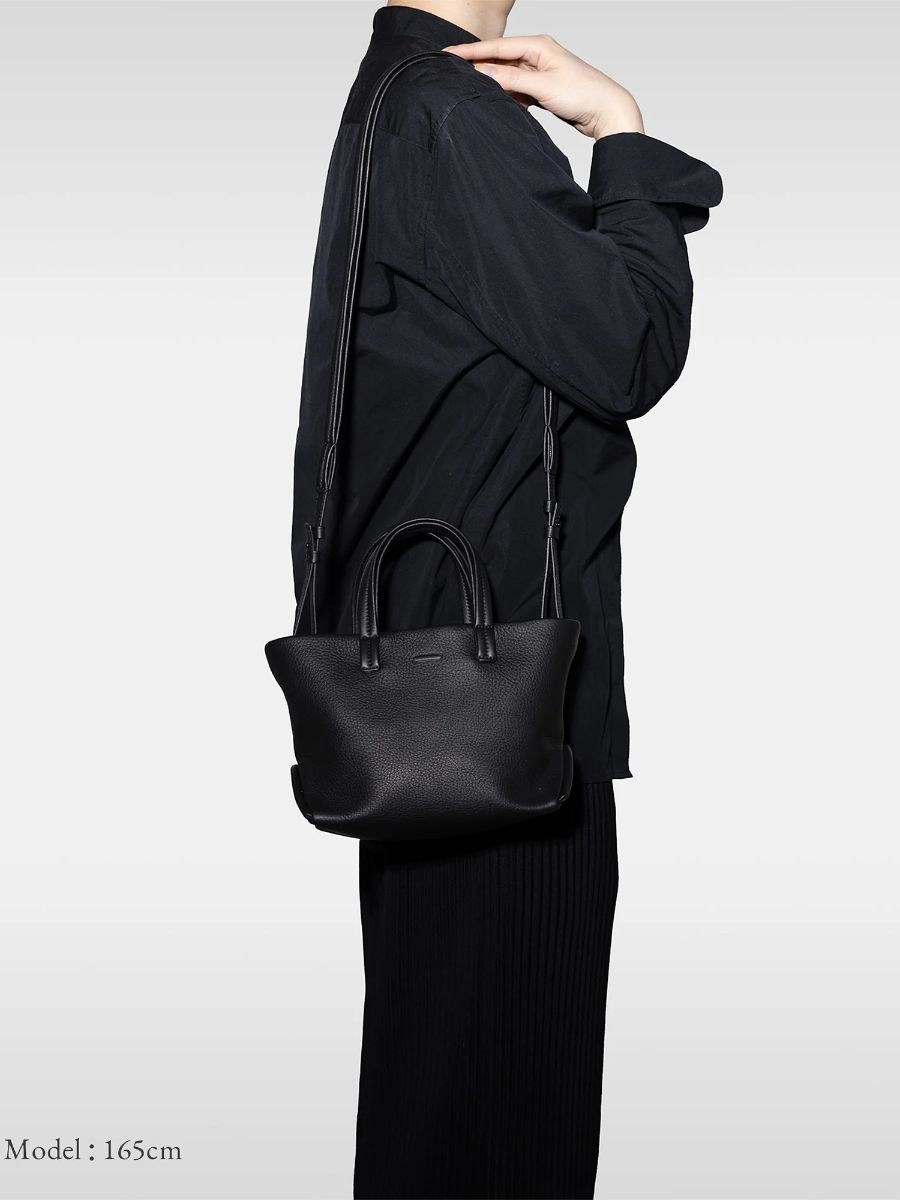 エッセンシャル デイリー レザー ホーボー ミニ / ESSENTIAL DAILY LEATHER HOBO SMALL / ブラック