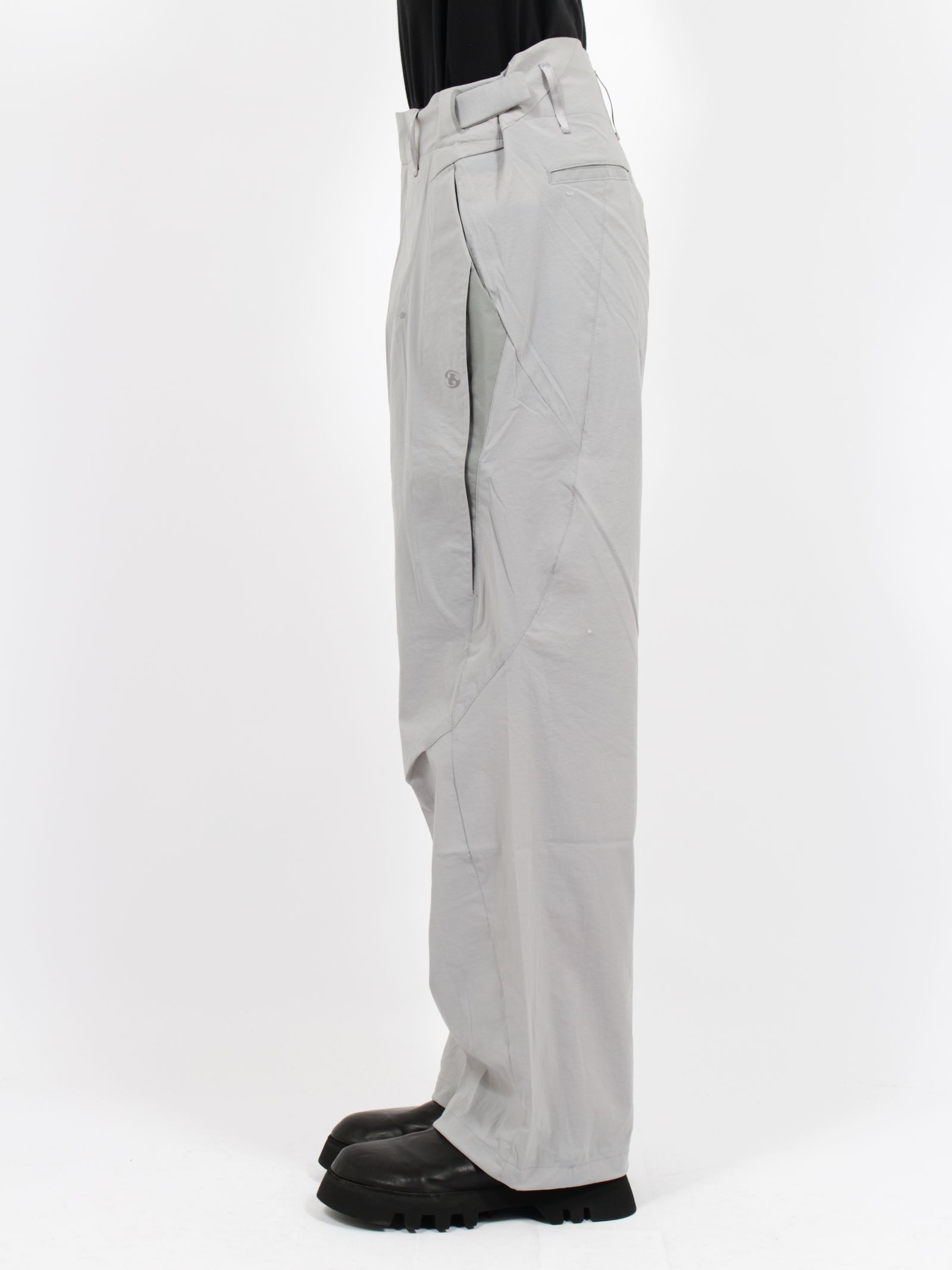 【26SS】ウェーブ テーパード パンツ / WEAVE TAPED PANTS / グレー