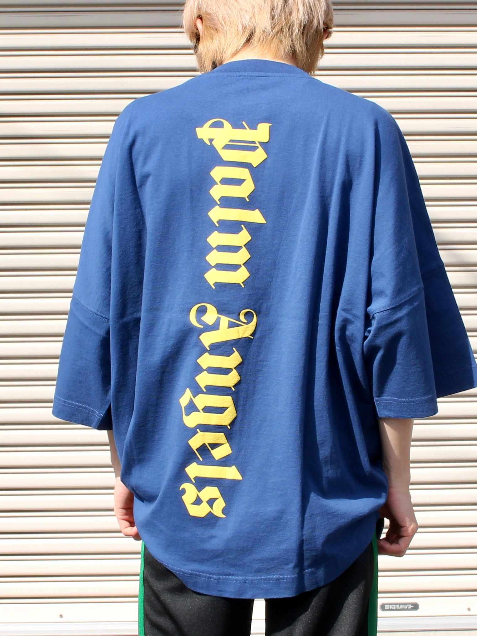 Palm Angels】新作縦ロゴオーバーTシャツを取り入れたストリート