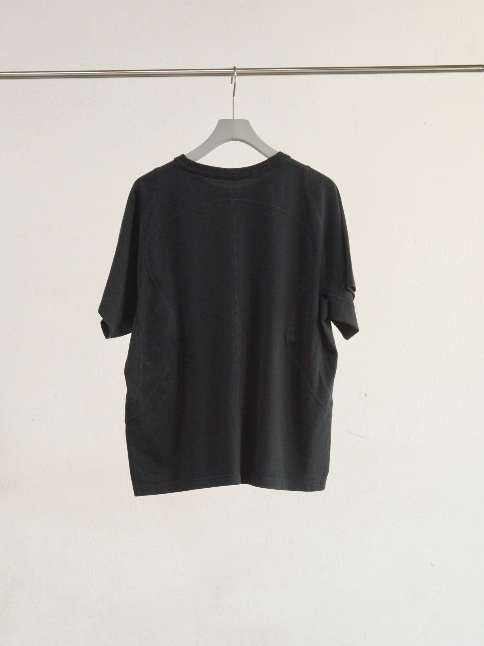 【26SS】 パネルド ハーフスリーブ Tシャツ / PANELLED HALF SLEEVE T-SHIRT / BLACK (ブラック)