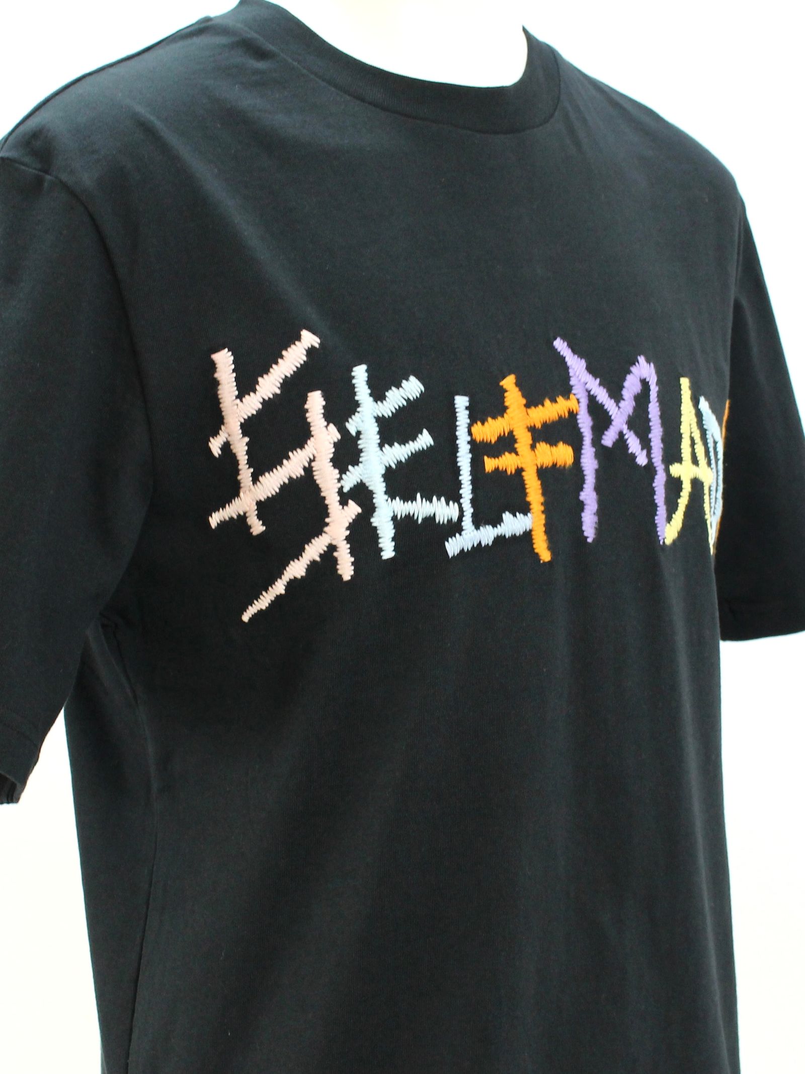 刺繍ロゴ Tシャツ / BLACK T-SHIRT WITH MULTICOLOR LOGO / ブラック × マルチ