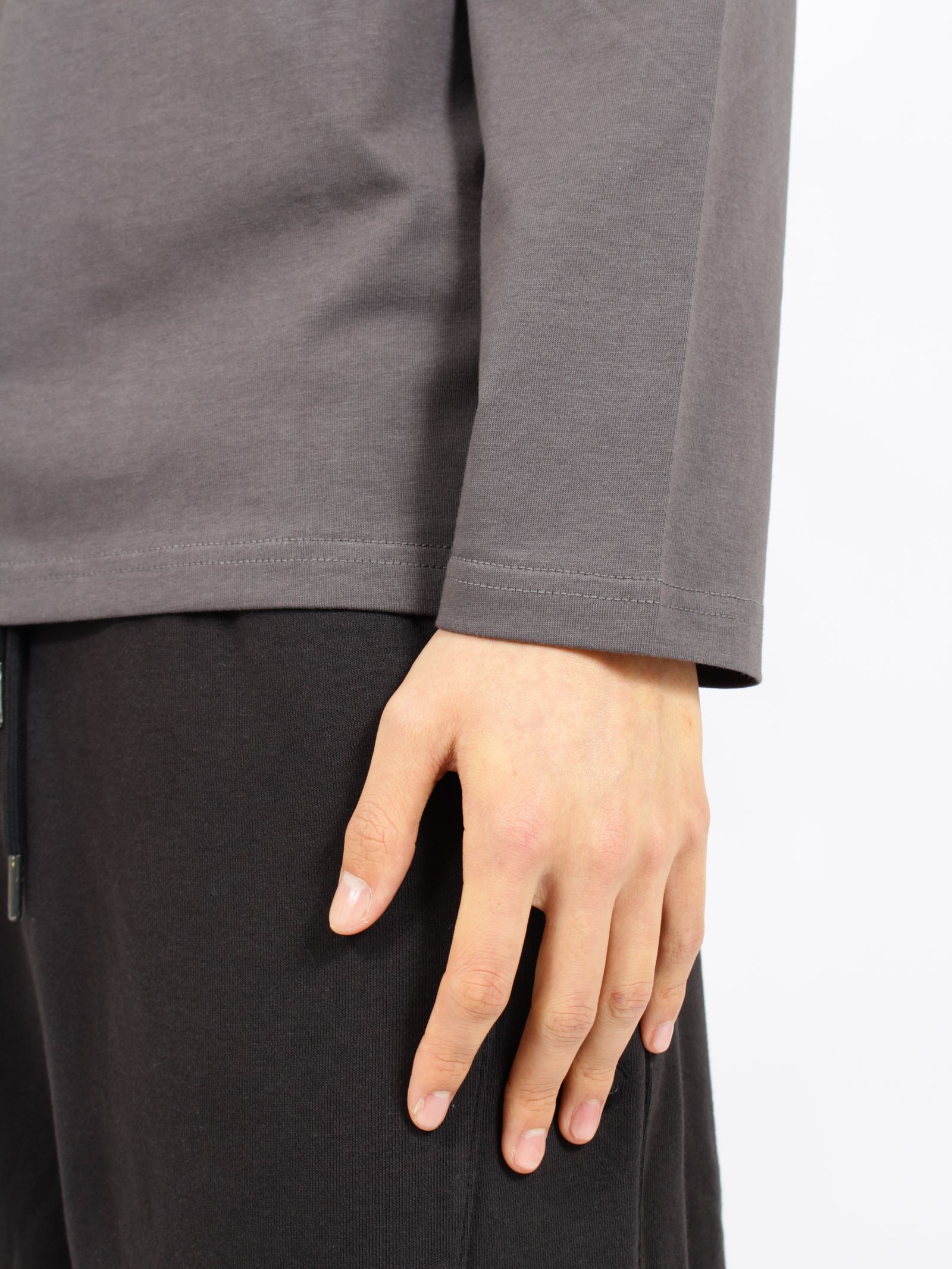 【26AW】ロゴ ロング スリーブ ロンT / LOGO LONG SLEEVE / チャコール