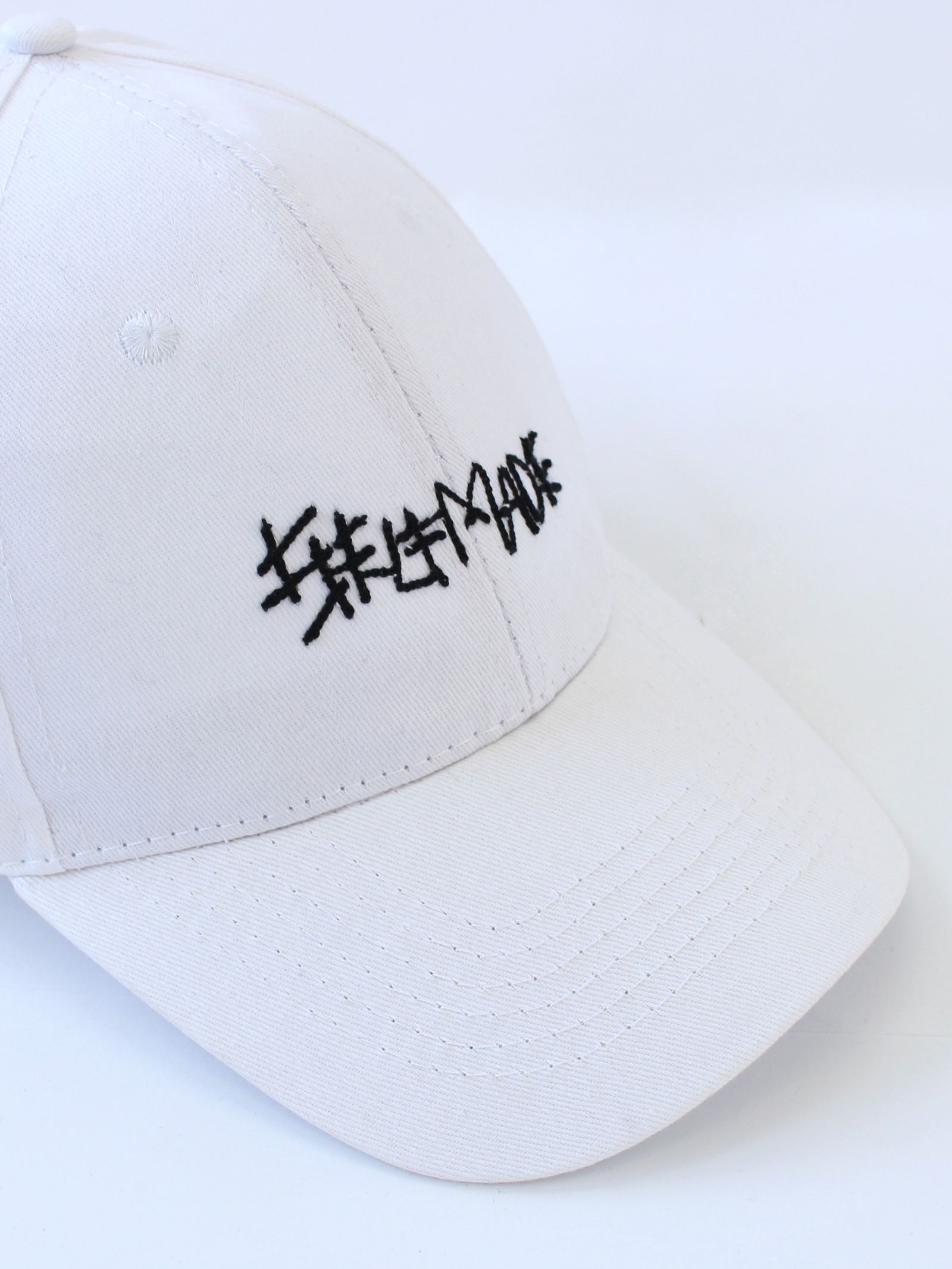 刺繍ロゴ ベースボールキャップ / BASEBALL HAT WITH LOGO EMBROIDERY / ホワイト
