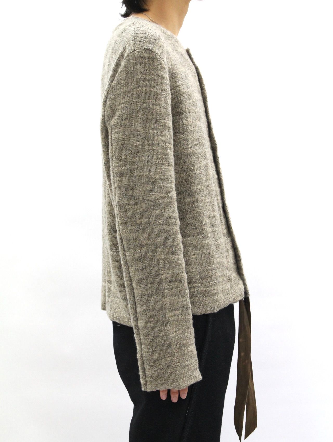 【25AW】ユニセックス ラウンド ネック ミッド フィット カーディガン / UNISEX ROUND NECK MID FIT CARDIGAN / グレイッシュ ブラウン