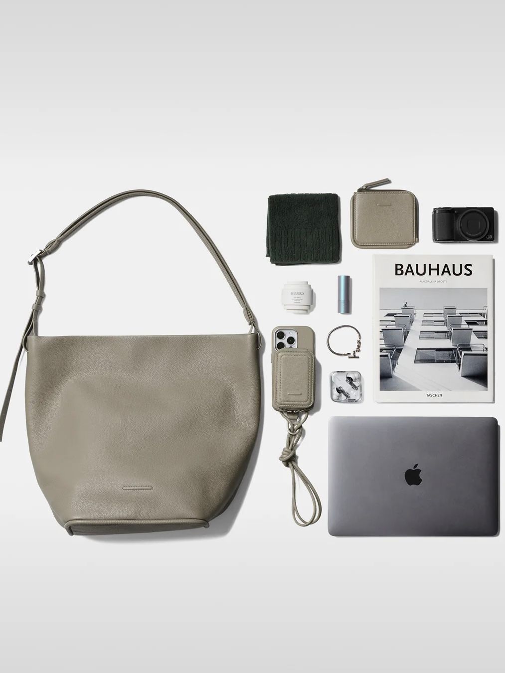 エッセンシャル デイリー レザー ホーボー ミディアム ショルダーバック / ESSENTIAL DAYILY LEATHER HOBO MEDIUM / トープ