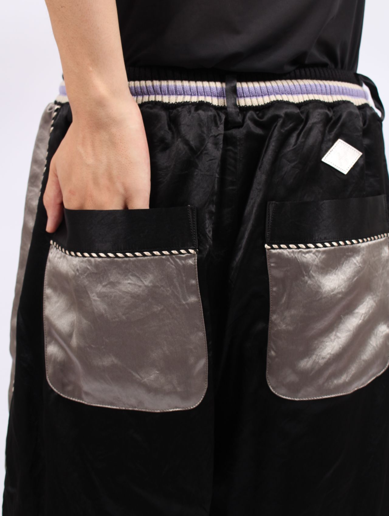 【25AW】サテン スーベニア トラウザー パンツ / SATIN SOUVENIR TROUSERS / ブラック