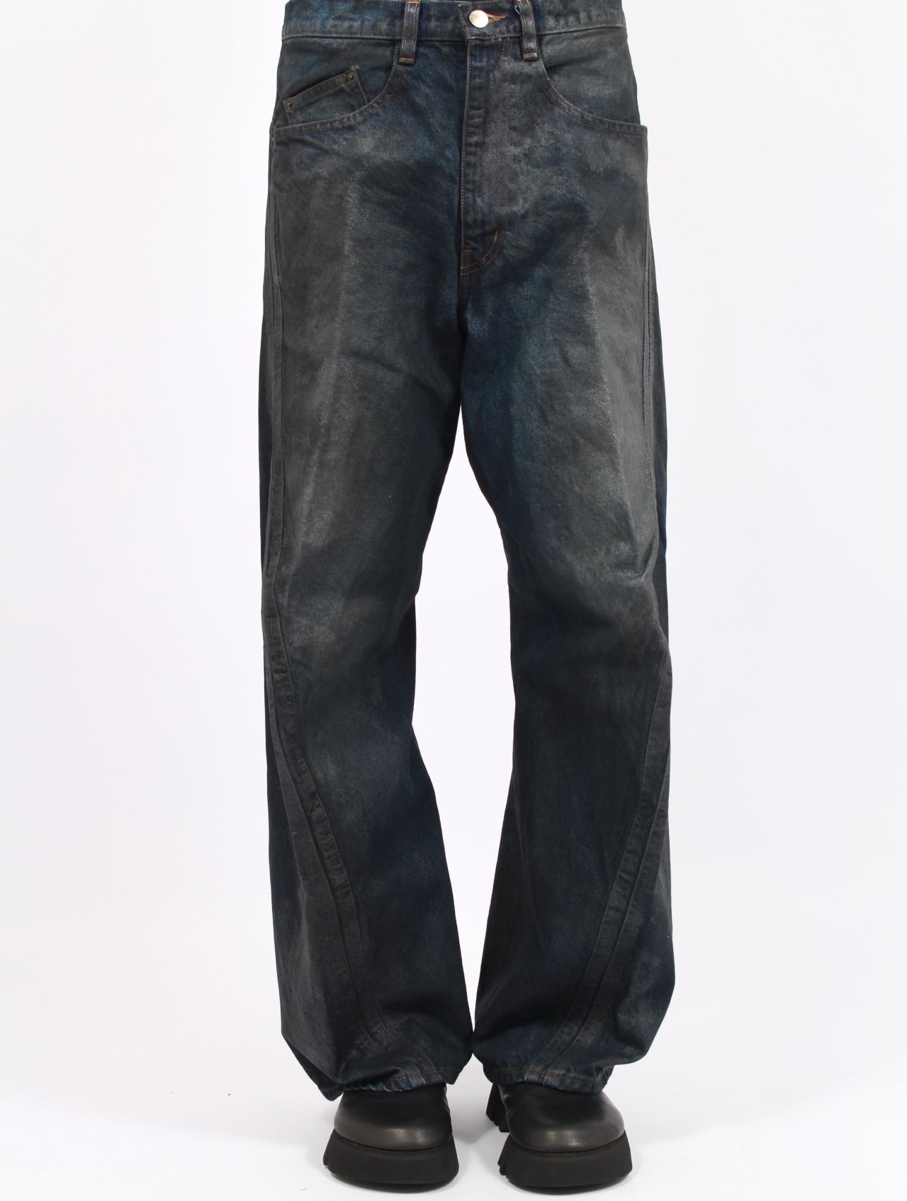 【25AW】 3D ツイステッド ワイド レッグ ジーンズ / 3D TWISTED WIDE LEG JEANS / LUSTER COATED DARK INDIGO(ダーク インディゴ)