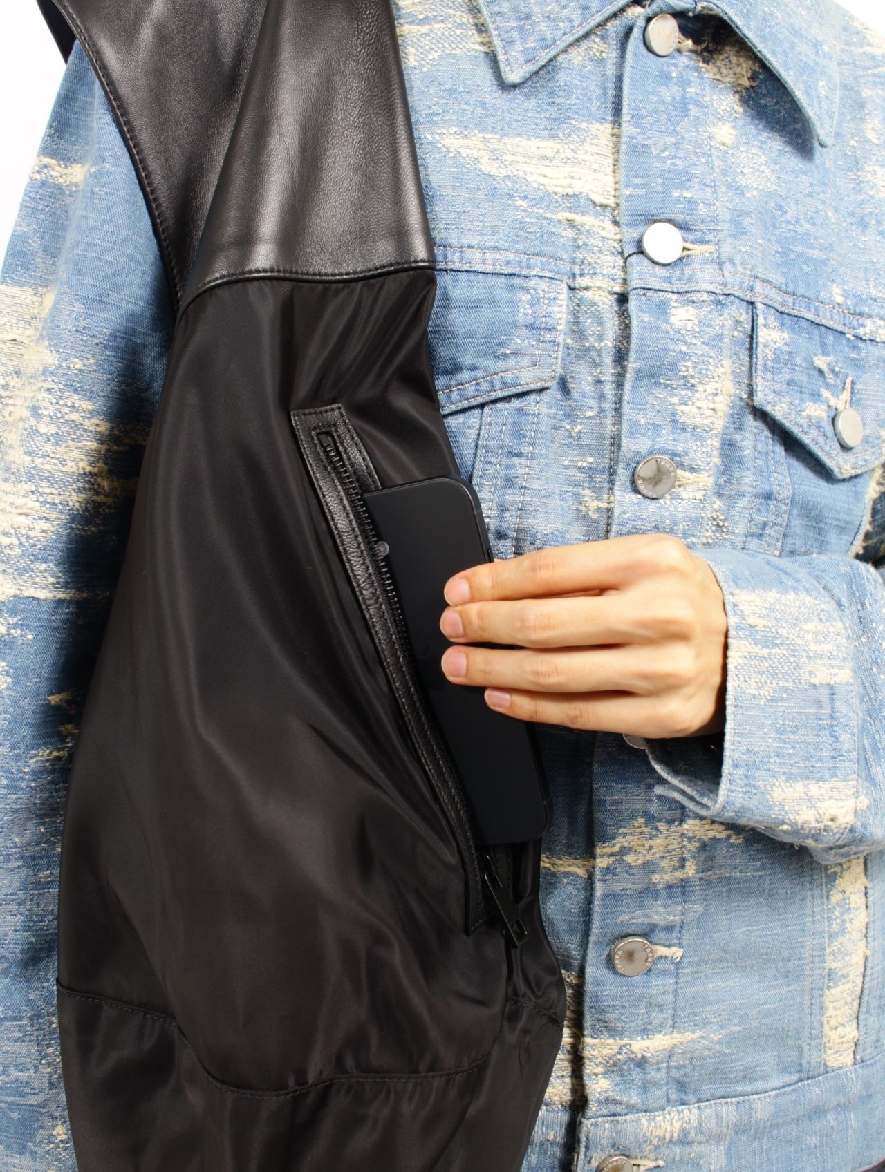 【25AW】ミドルサイズ バッグ / MIDDLE SIZE BAG / ブラック