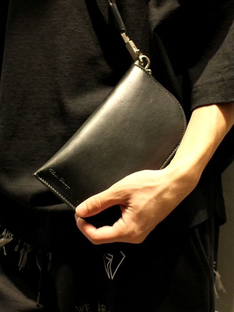 男は黙ってロゴTeeストリートスタイル!
