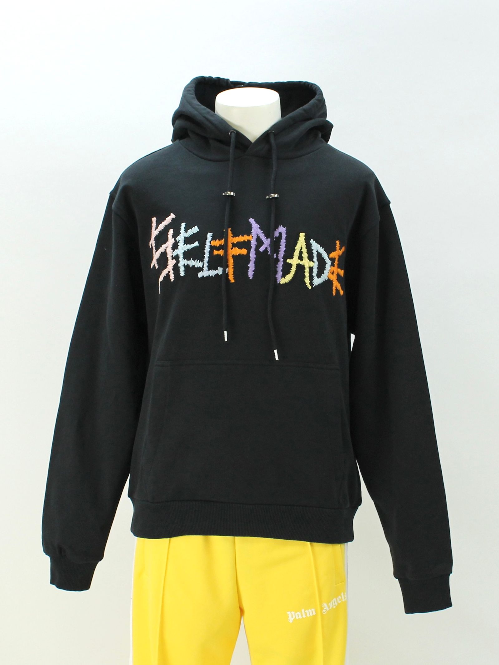 刺繍ロゴ フーディー / BLACK HOODIE WITH MULTICOLOR LOGO / ブラック × マルチ
