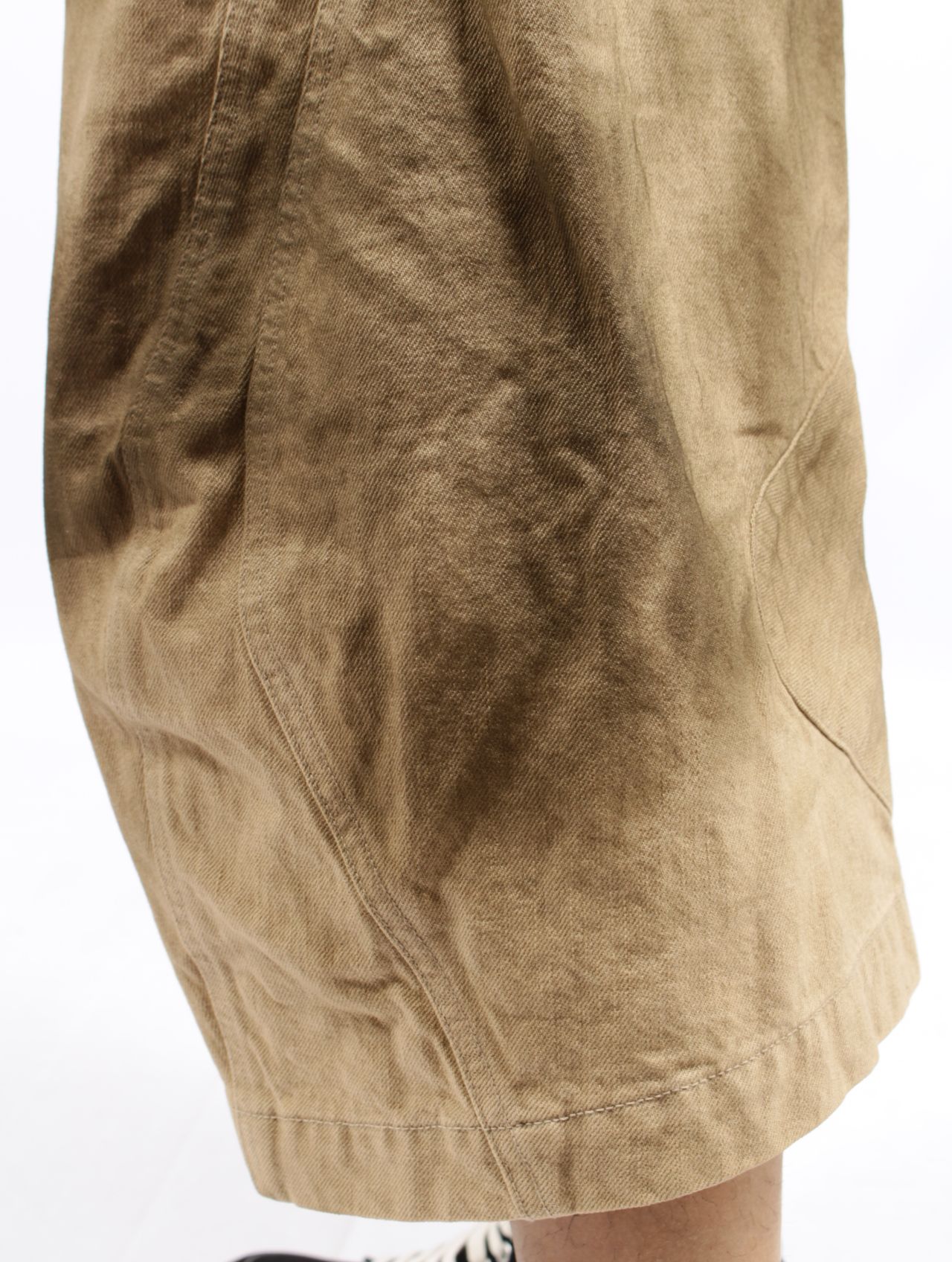 【25SS】3D ツイステッド デニム ショーツ / 3D TWISTED JORTS / CRAZY DIRTY WASHED TAN(ブラウン)