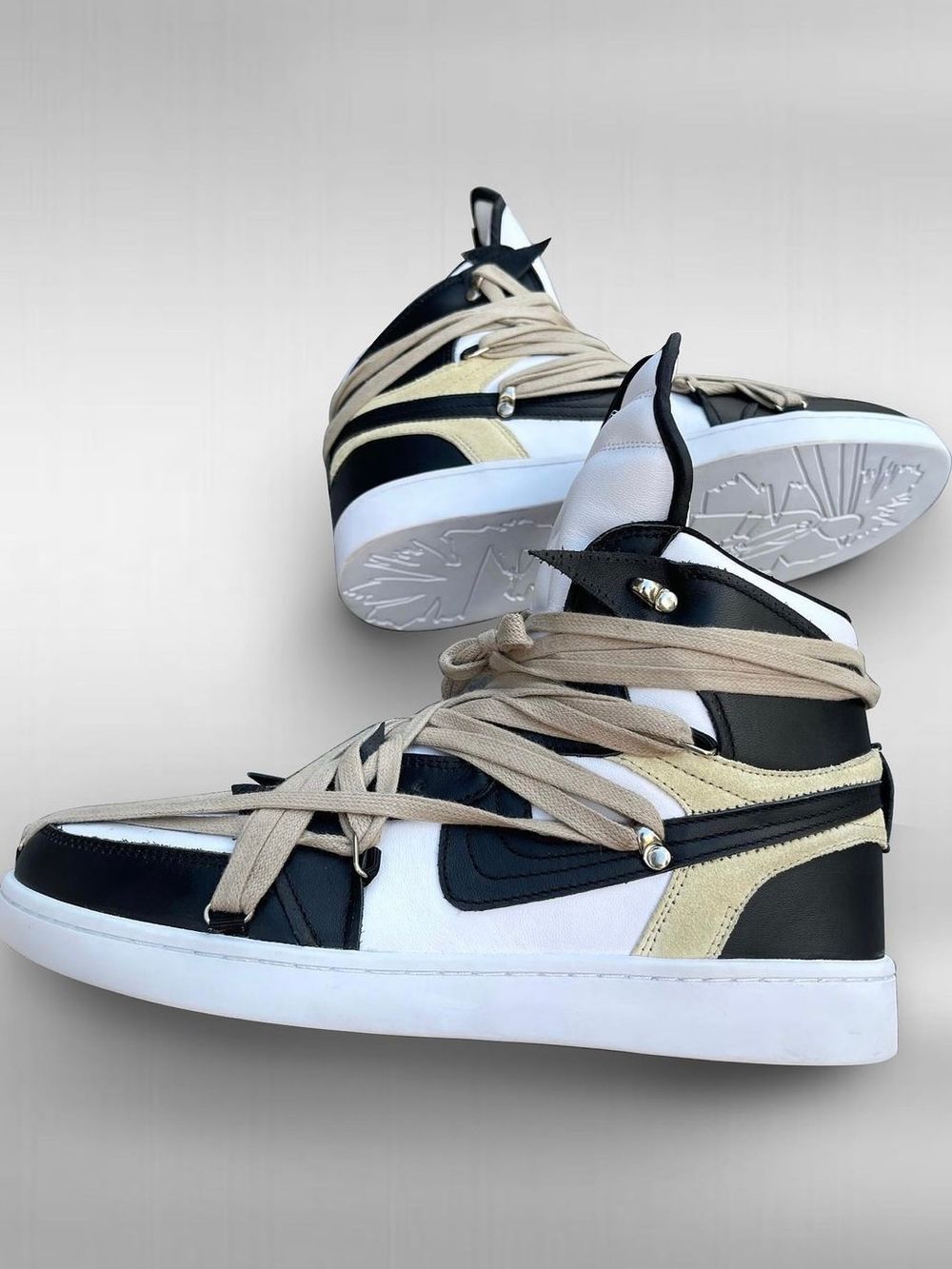 誰も見たことのない斬新なデザイン。 世界の著名人達が着用した話題のスニーカー【VOGAL STAND】予約開始のお知らせ