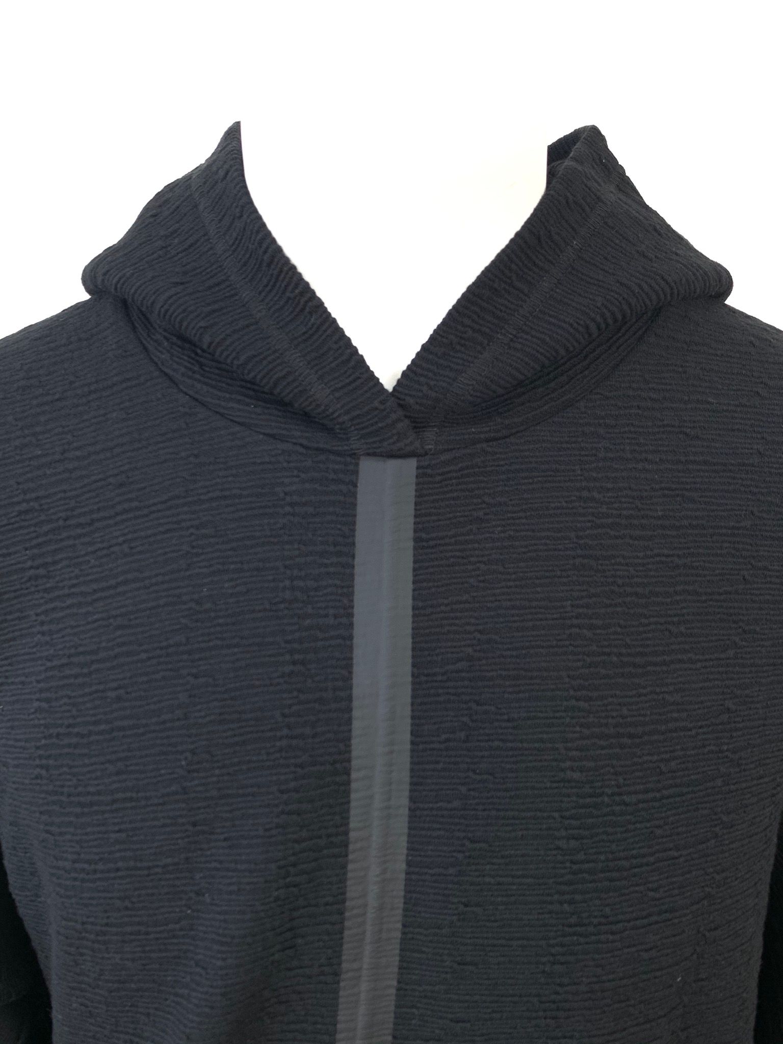 パネルロゴ フーディー / Knitted TEXTURED HOODY / ブラック × シルバー