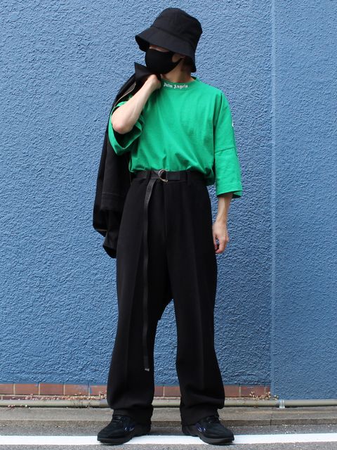 ワントーンコーデに鮮やかな”Palm Angels"グリーンTeeがアクセントなストリートコーデ