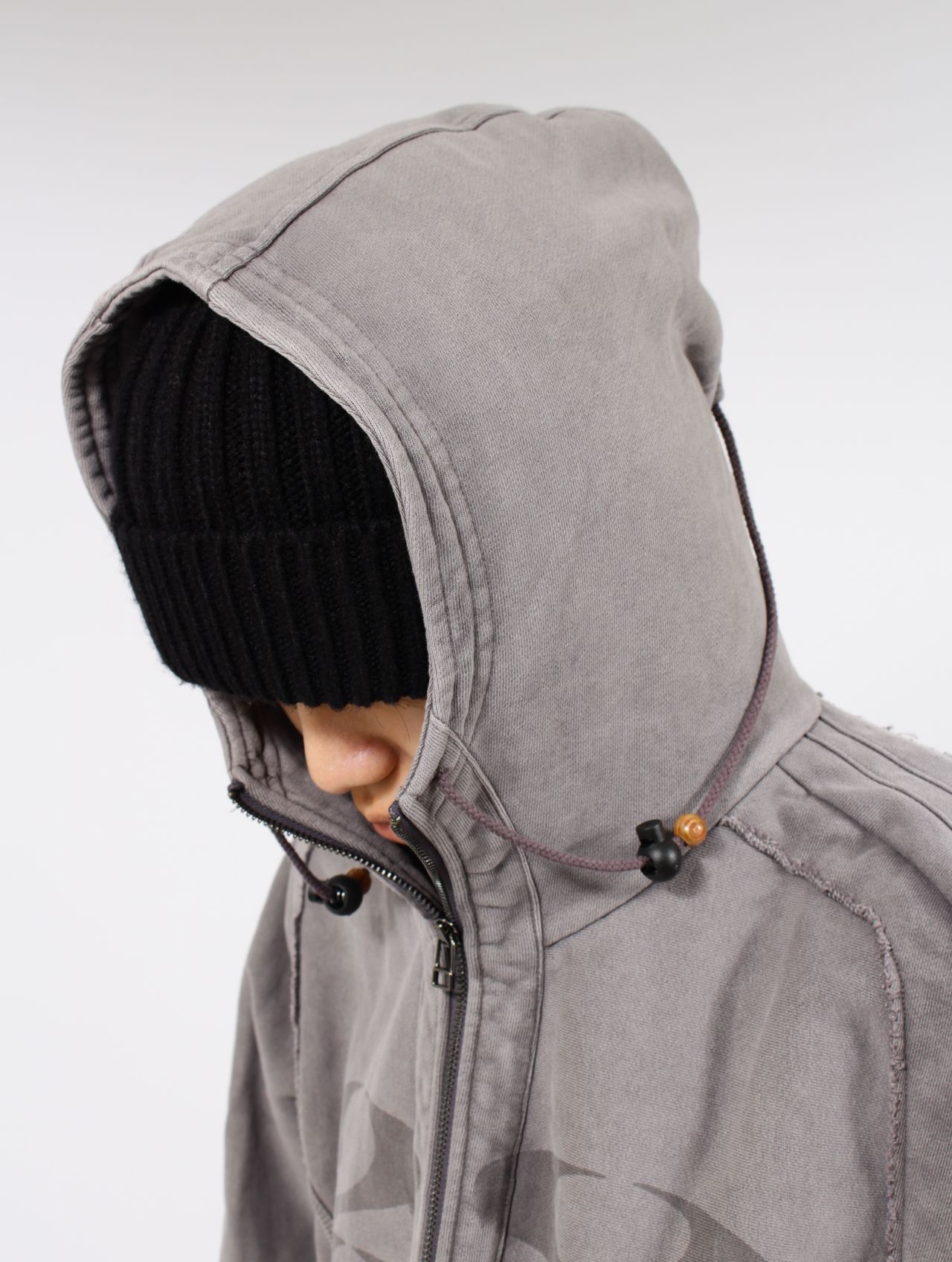 【25AW】25 フーディー パーカー / 25 HOODIE / グレー