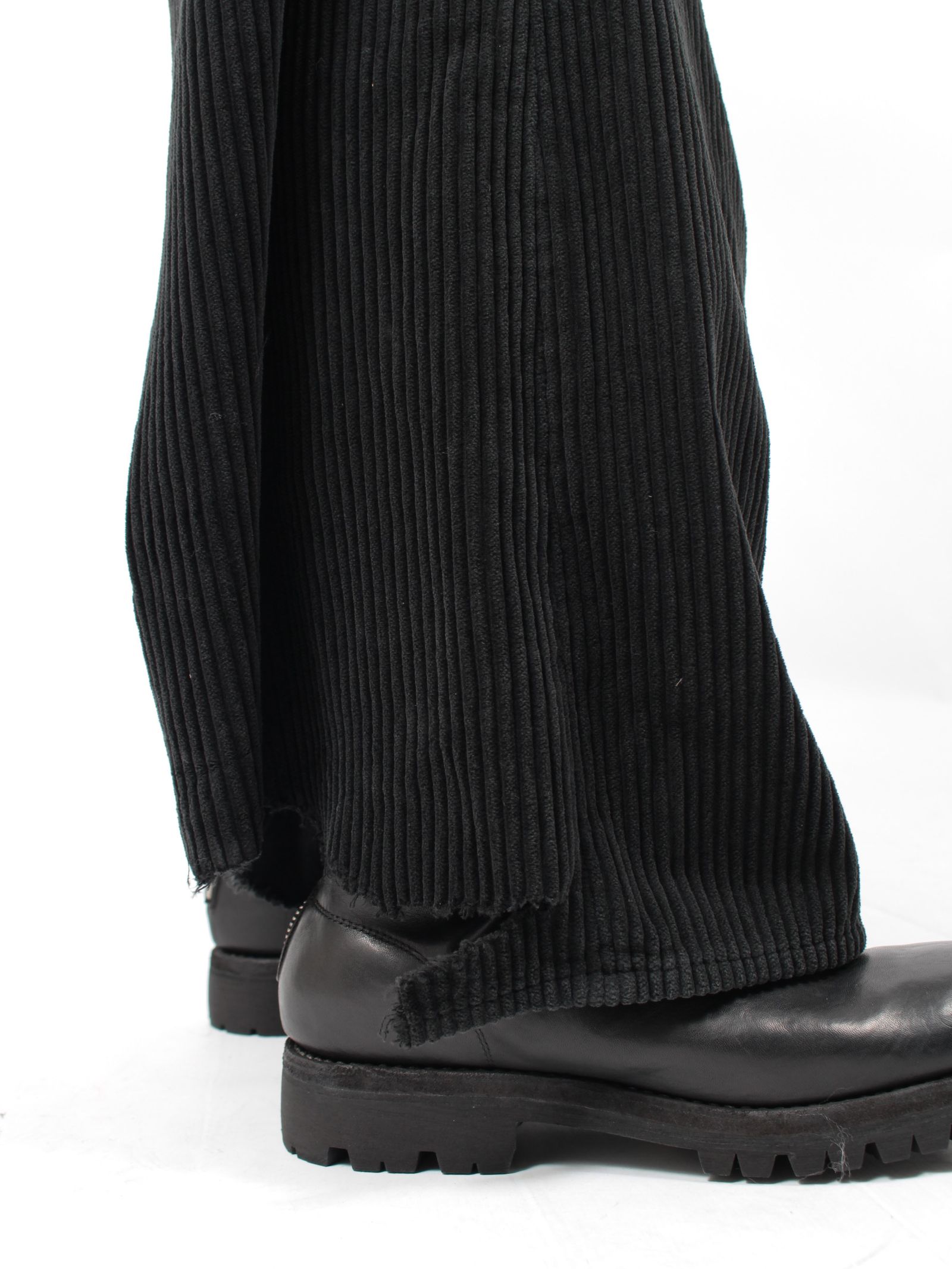 【24AW】ディストレスト コーデュロイ ワイド パンツ / DISTRESSED CORDUROY WIDE TROUSERS / ブラック