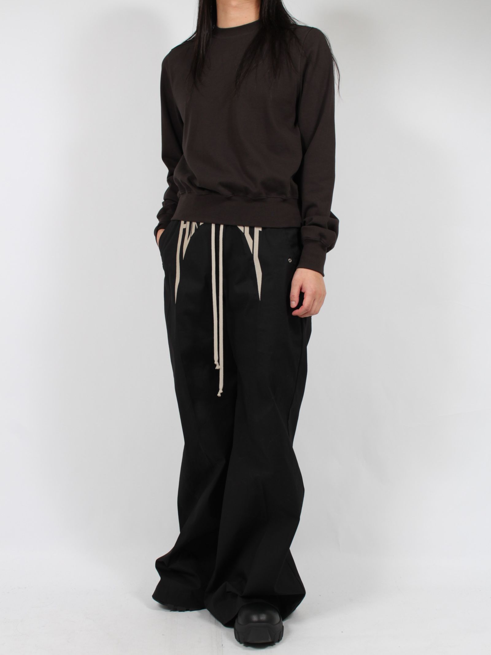 【24AW】クロップ クルーネック スウェット / CROPPED CREWNECK SWEAT / ダークダスト