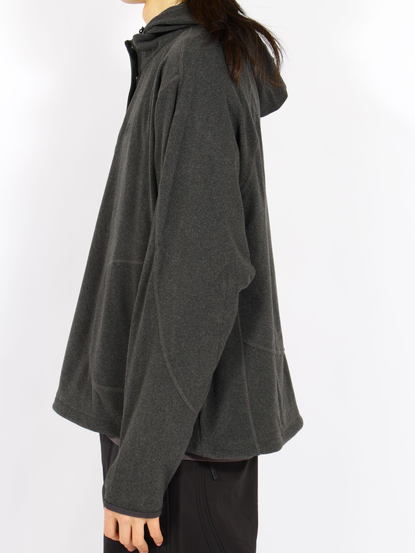 【26AW】レイヤード フーディー パーカー / LAYERED HOODIE / チャコール