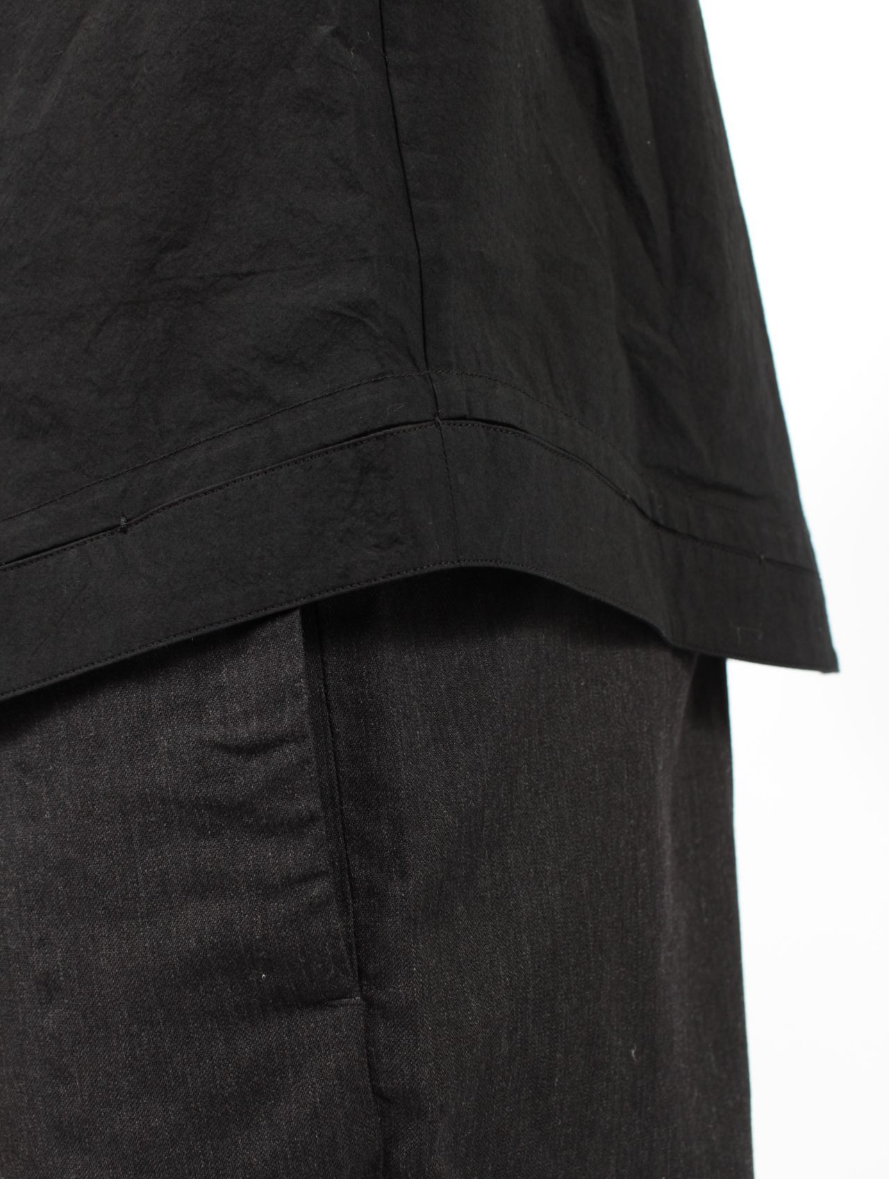 【25SS】ハンドステッチ ヘム ボンバー リラックス フィット シャツ / HAND-STITCHED HEM BORDER  RELAXED FIT SHIRT / ブラック