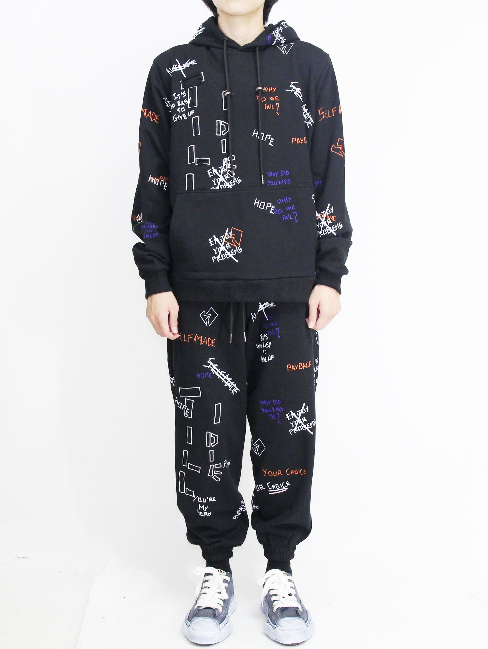 【20AW】総柄 刺繍プリント ジョガーパンツ / WRITTINGS JOGGER PANTS / ブラック