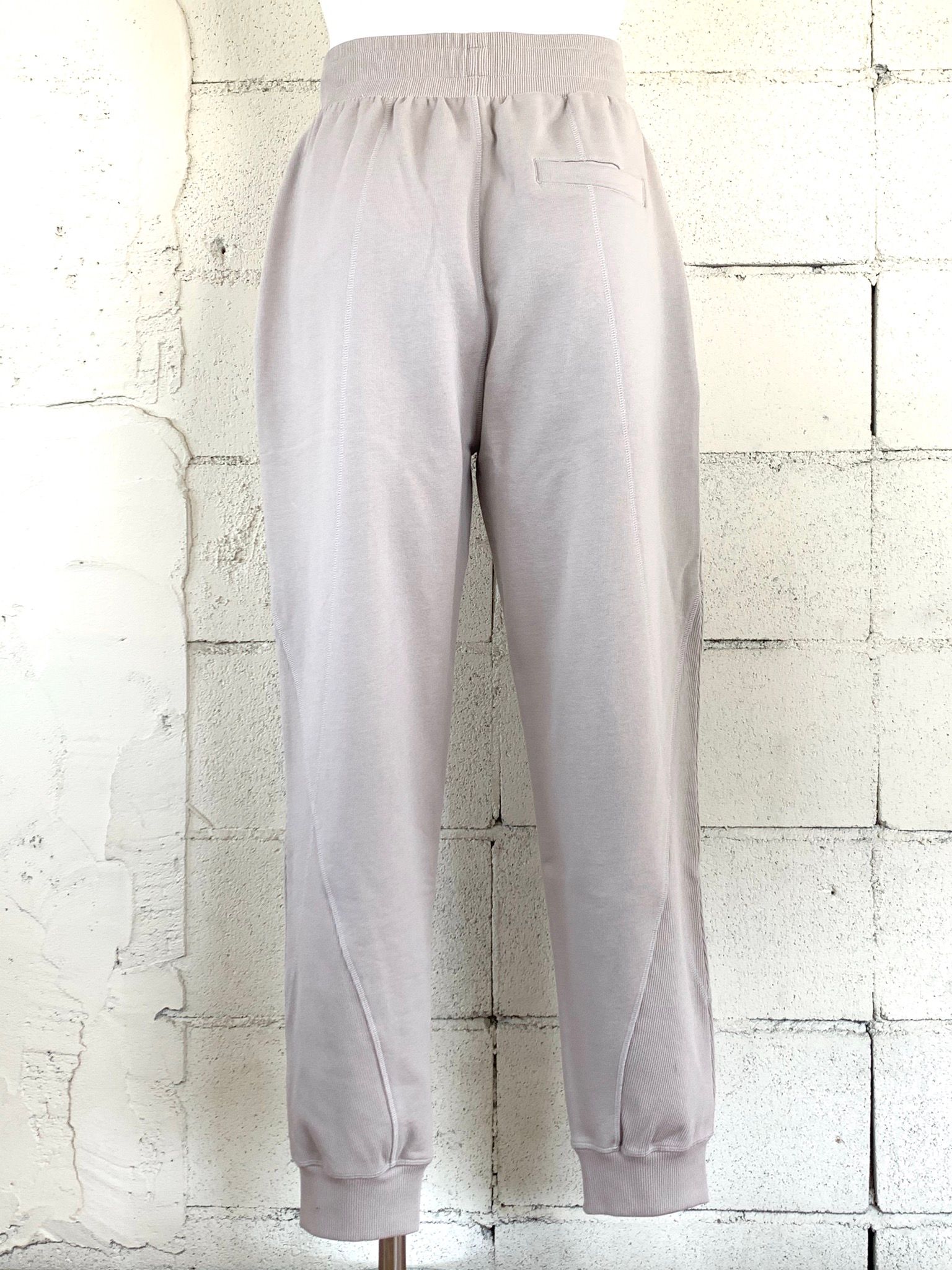 パネルロゴ ライン パンツ / COTTON LOOP BACK CEMENT CONTOUR LINE PANEL PANTS / ベージュ × シルバー