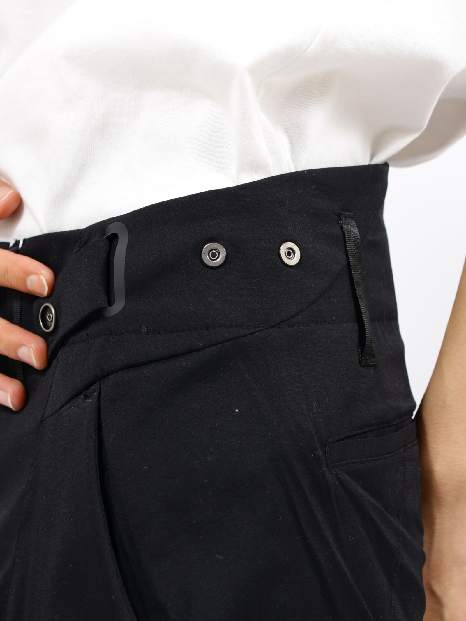 【26SS】ウェーブ テーパード パンツ / WEAVE TAPED PANTS / ブラック