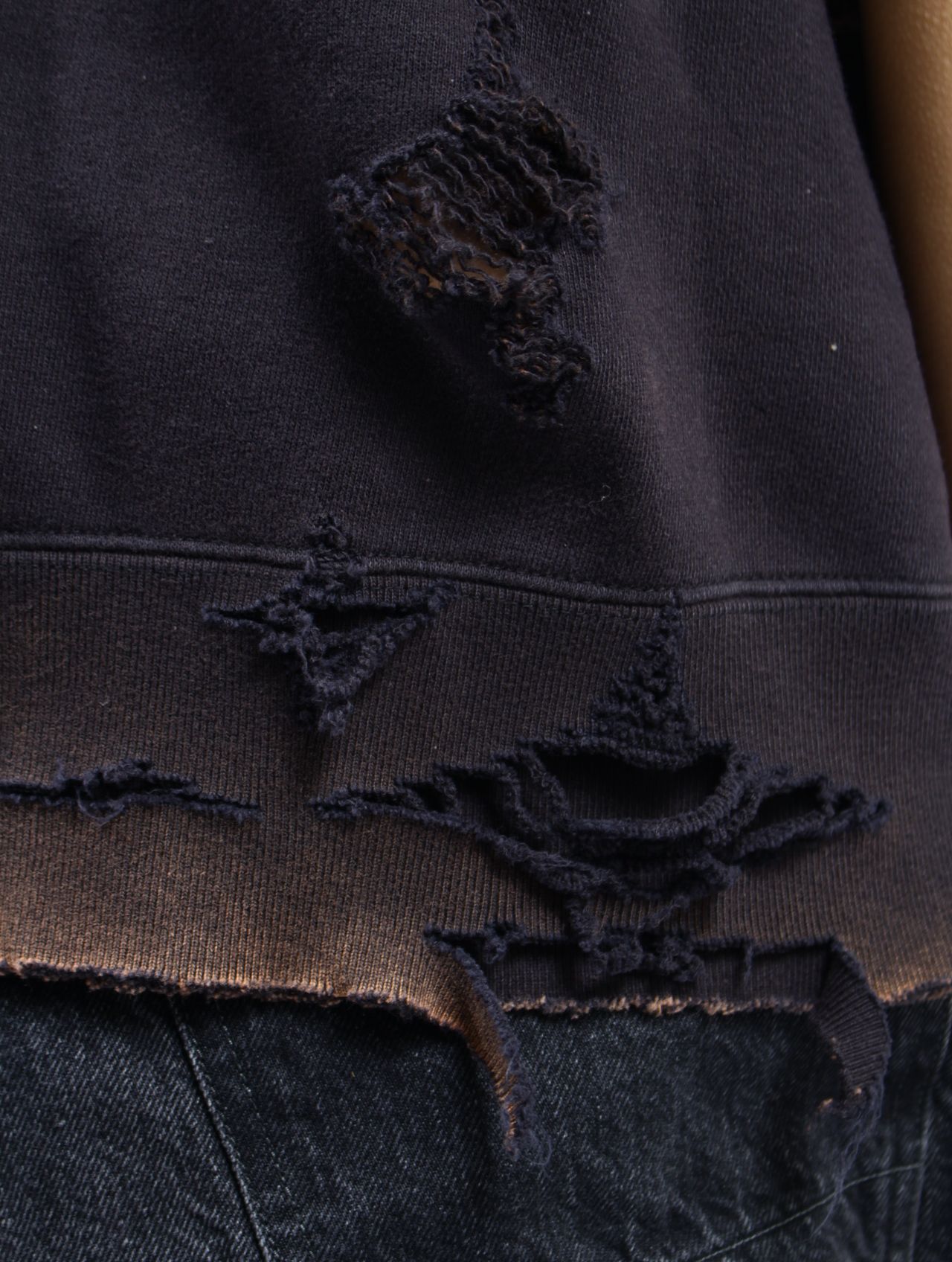 【25SS】ダメージ加工 スリーブレス パーカー / DAMAGED SLEEVELESS PARKA.13 / ラスティーブラック