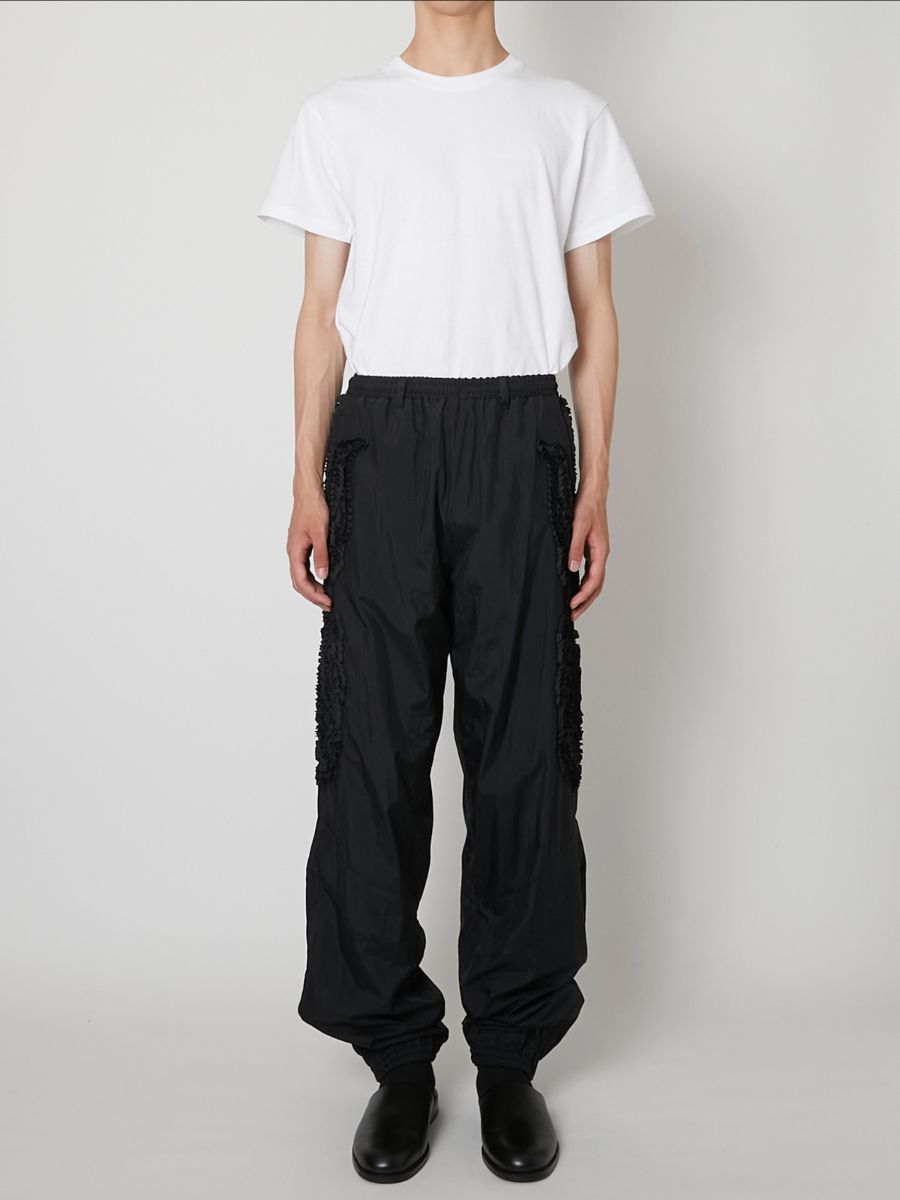 【27SS】エンブロイダード ウィンドブレーカー パンツ 刺繍 セミワイドパンツ / EMBROIDERED WINDBREAKER PANTS / ブラック