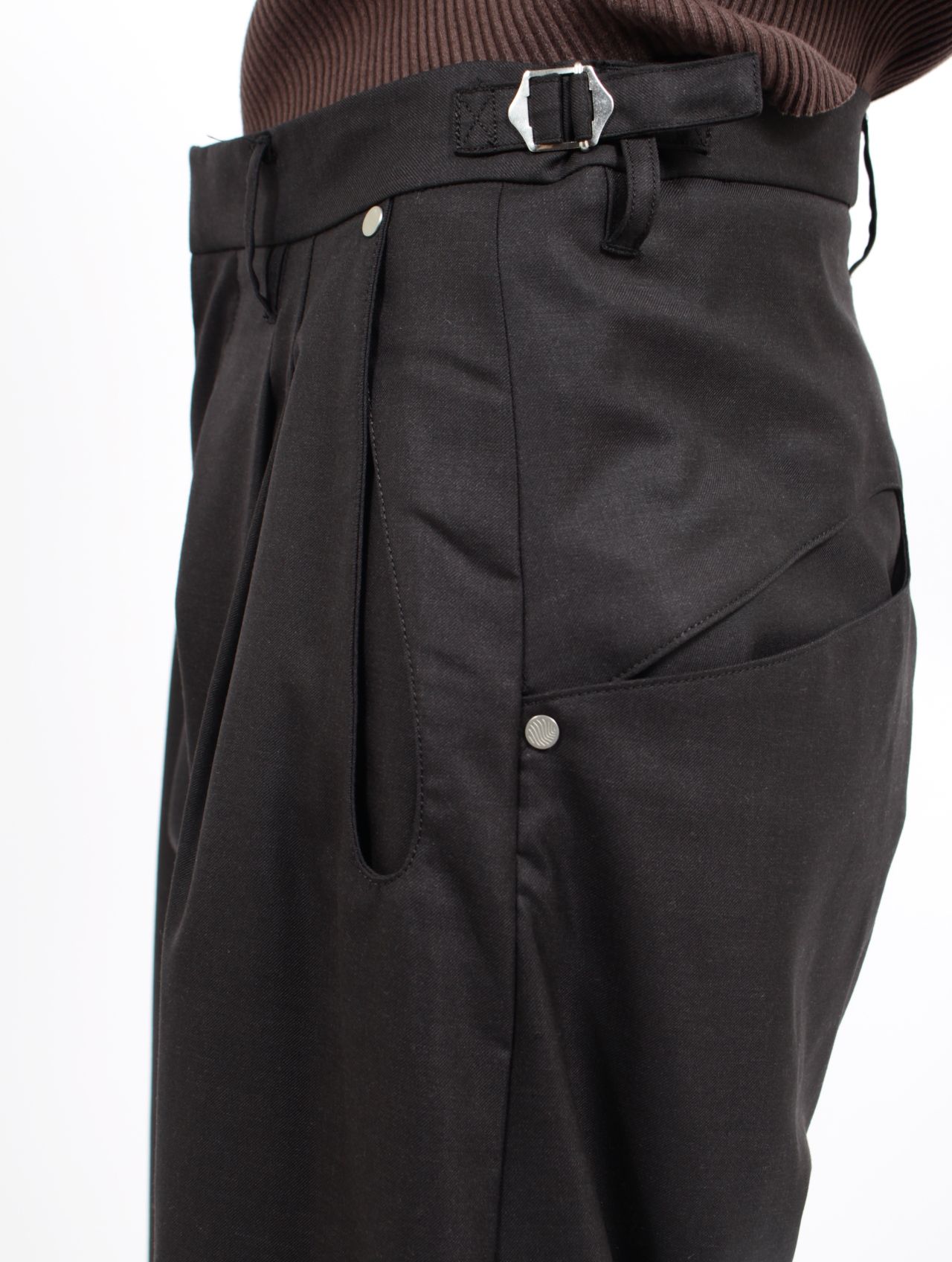 【26SS】 2タック カーブド レッグ トラウザー / 2TUCK CURVED LEG TROUSERS / BLACK(ブラック)